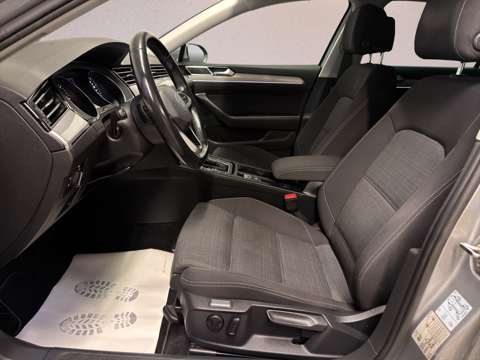 VW Passat Variant 2.0 TDI Business DSG-image-7