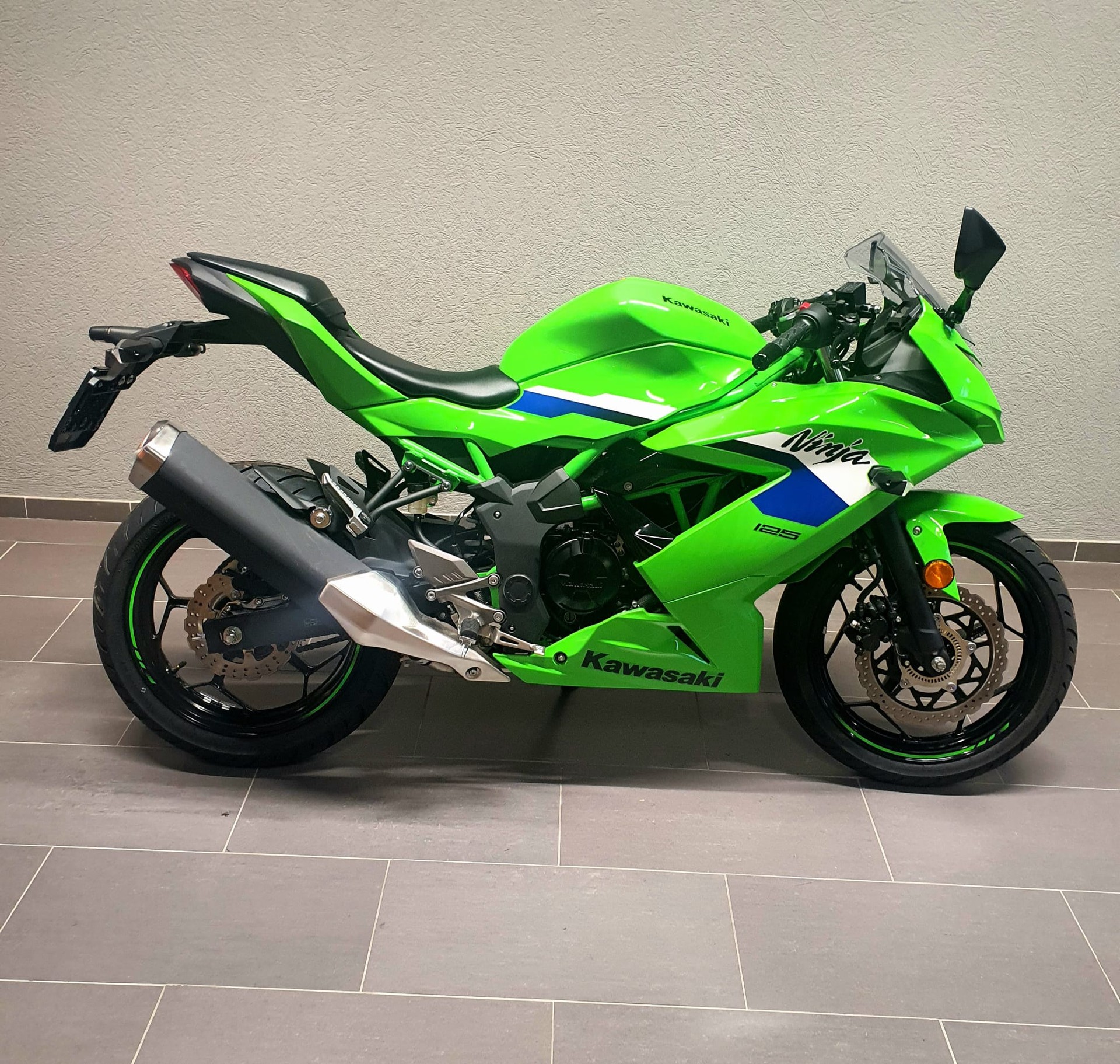 KAWASAKI Ninja 125-image-1