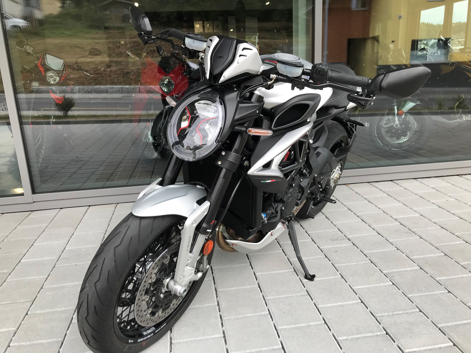 MV AGUSTA Dragster 800 RR-image-1
