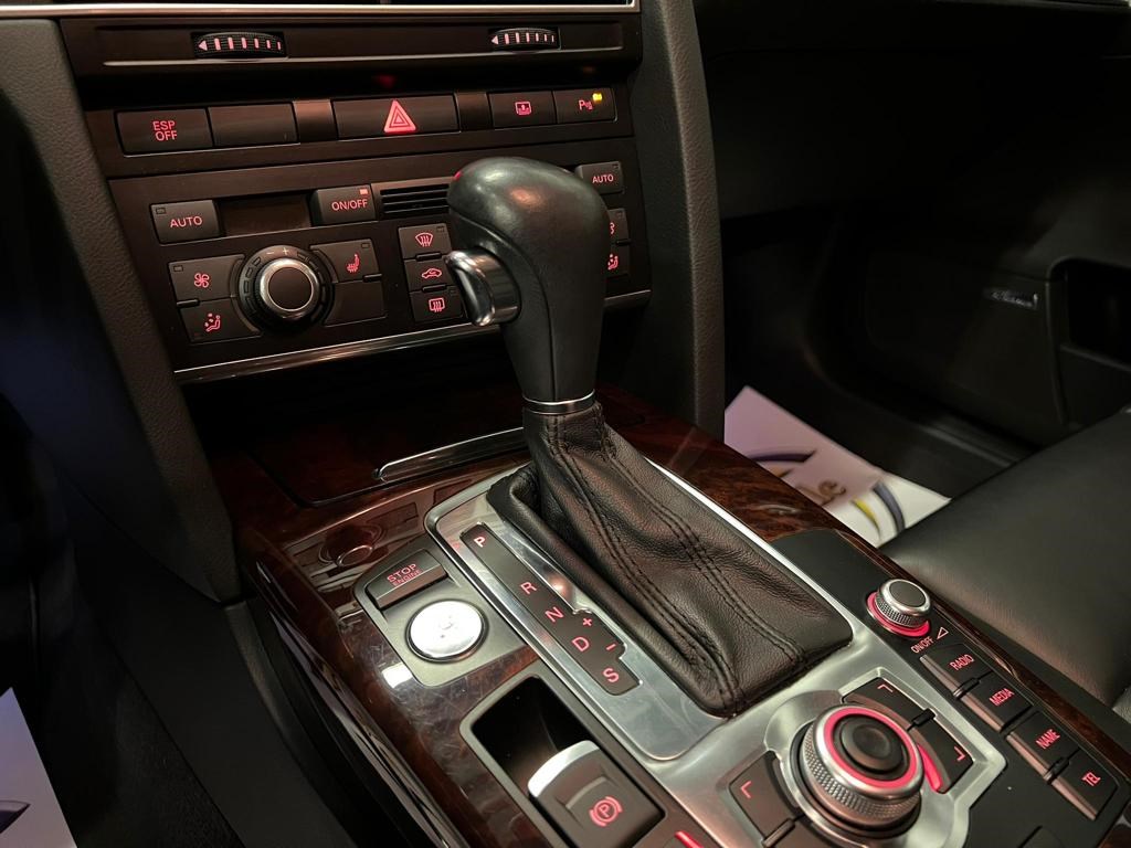 AUDI A6 4.2 V8 FSI quattro tiptronic-image-12