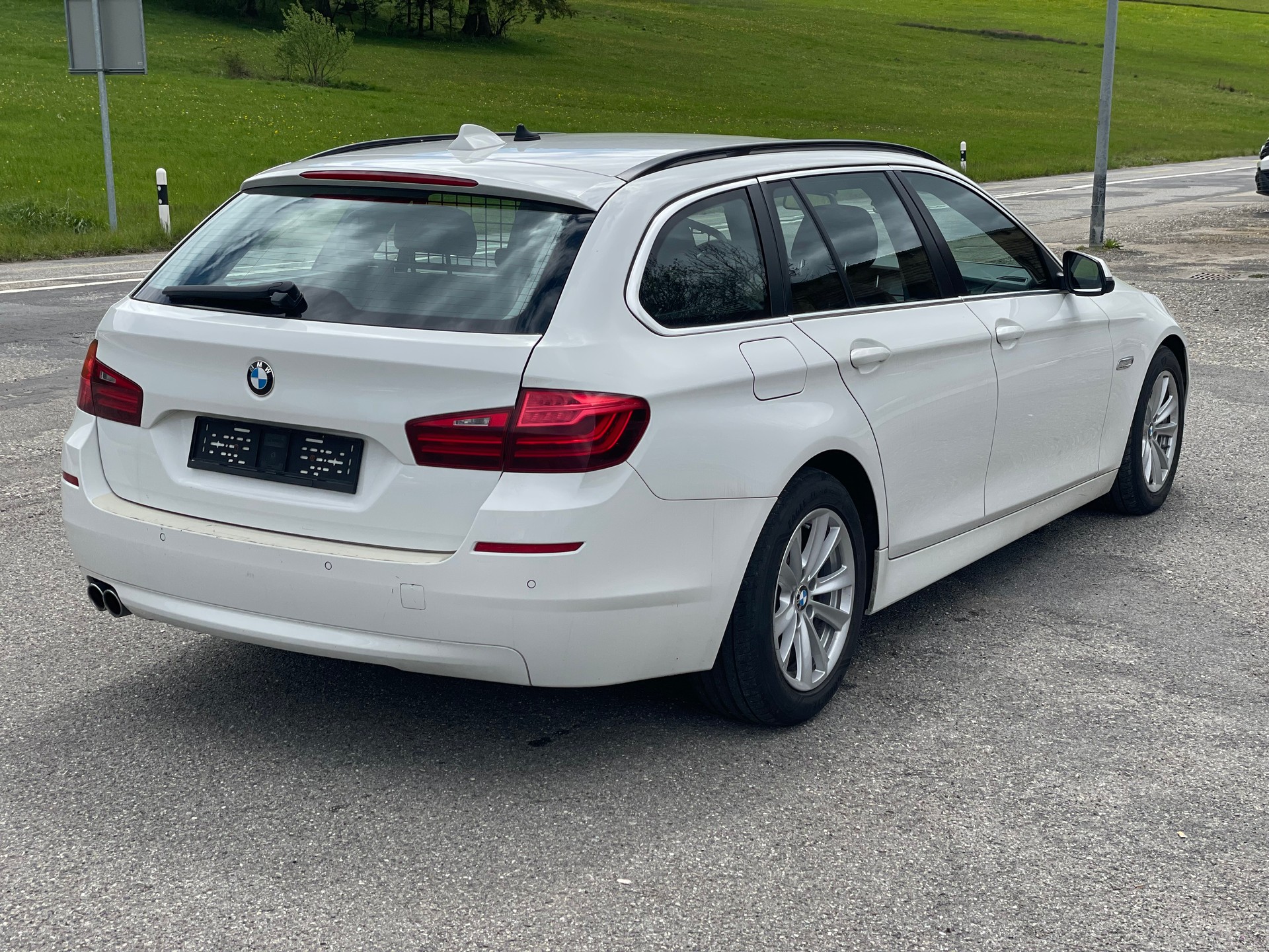 BMW 530d Touring xDrive Steptronic-image-3