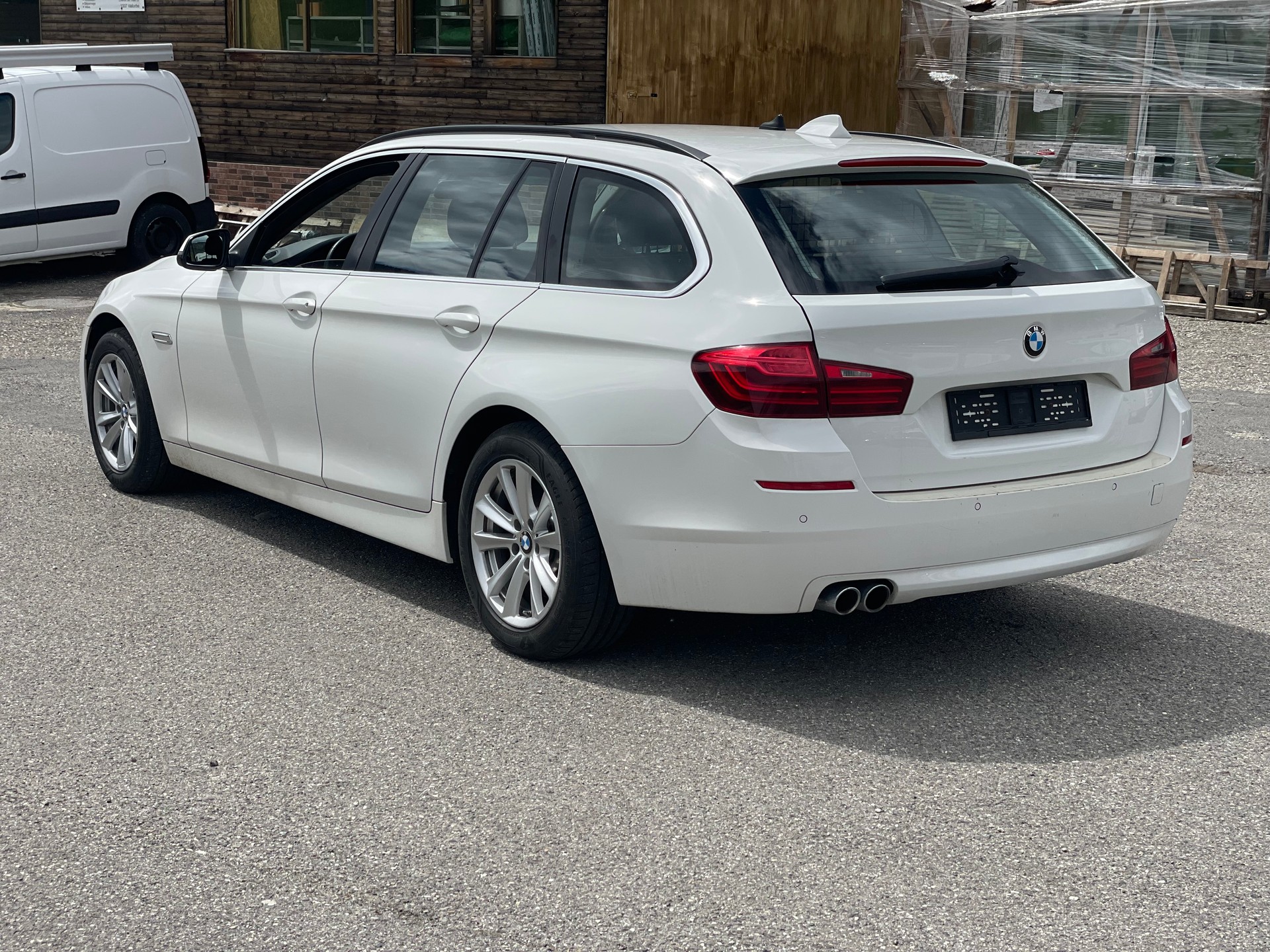 BMW 530d Touring xDrive Steptronic-image-5