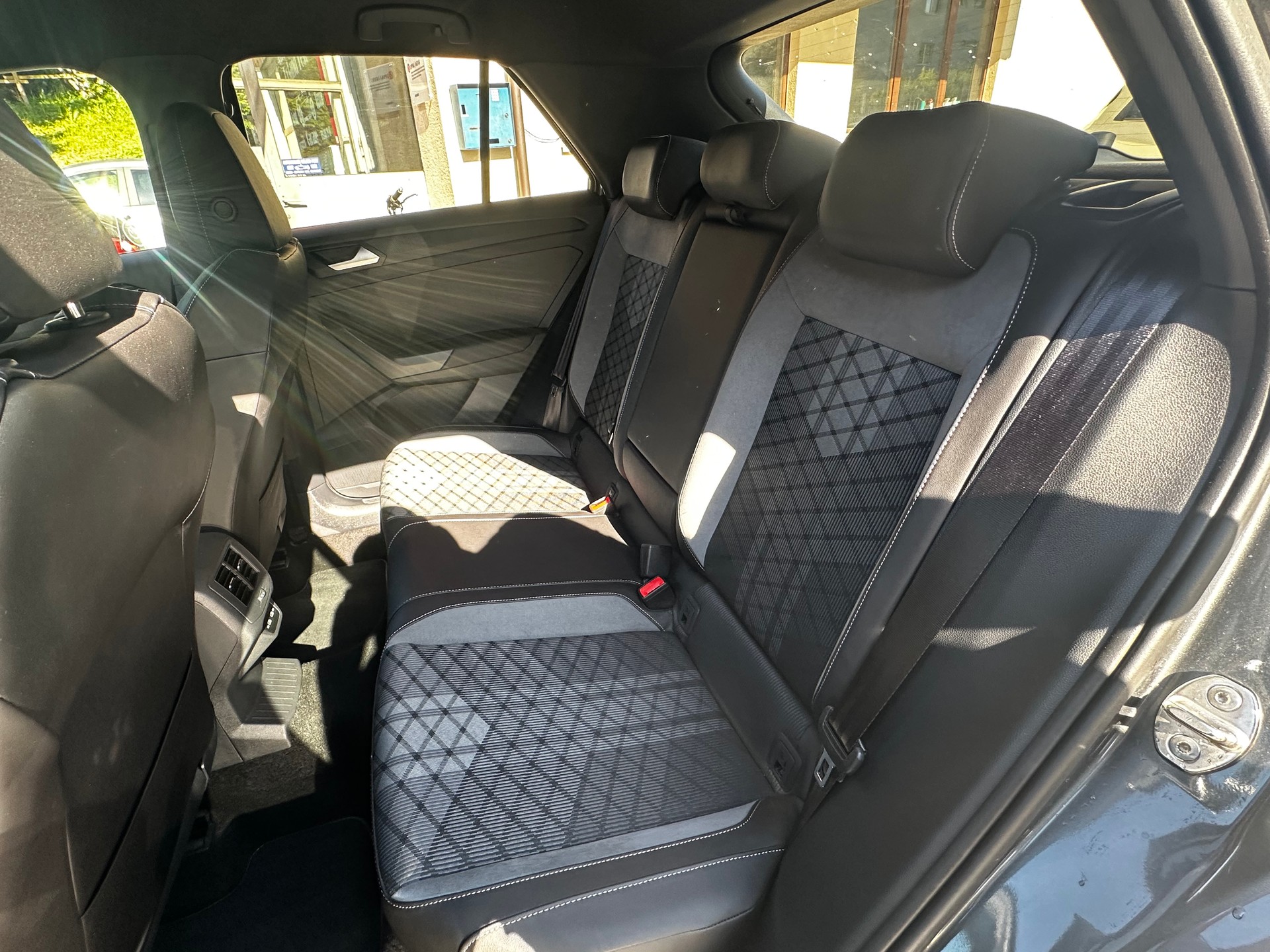 VW T-Roc 2.0 TSI R-Line DSG 4Motion-image-10