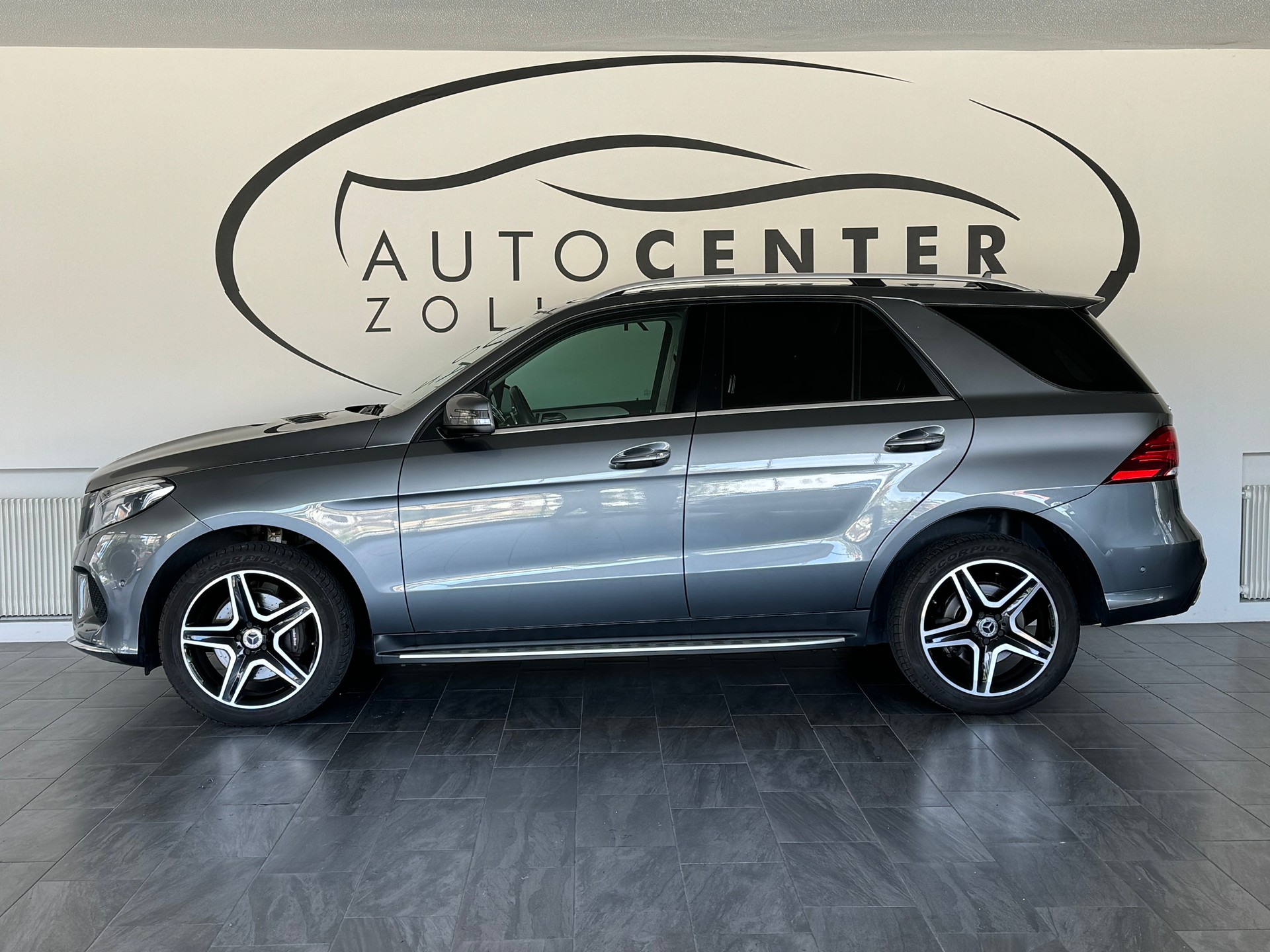 MERCEDES-BENZ AMG-Line GLE 350 d Executive 4Matic 9G-Tronic-showroom-element-3