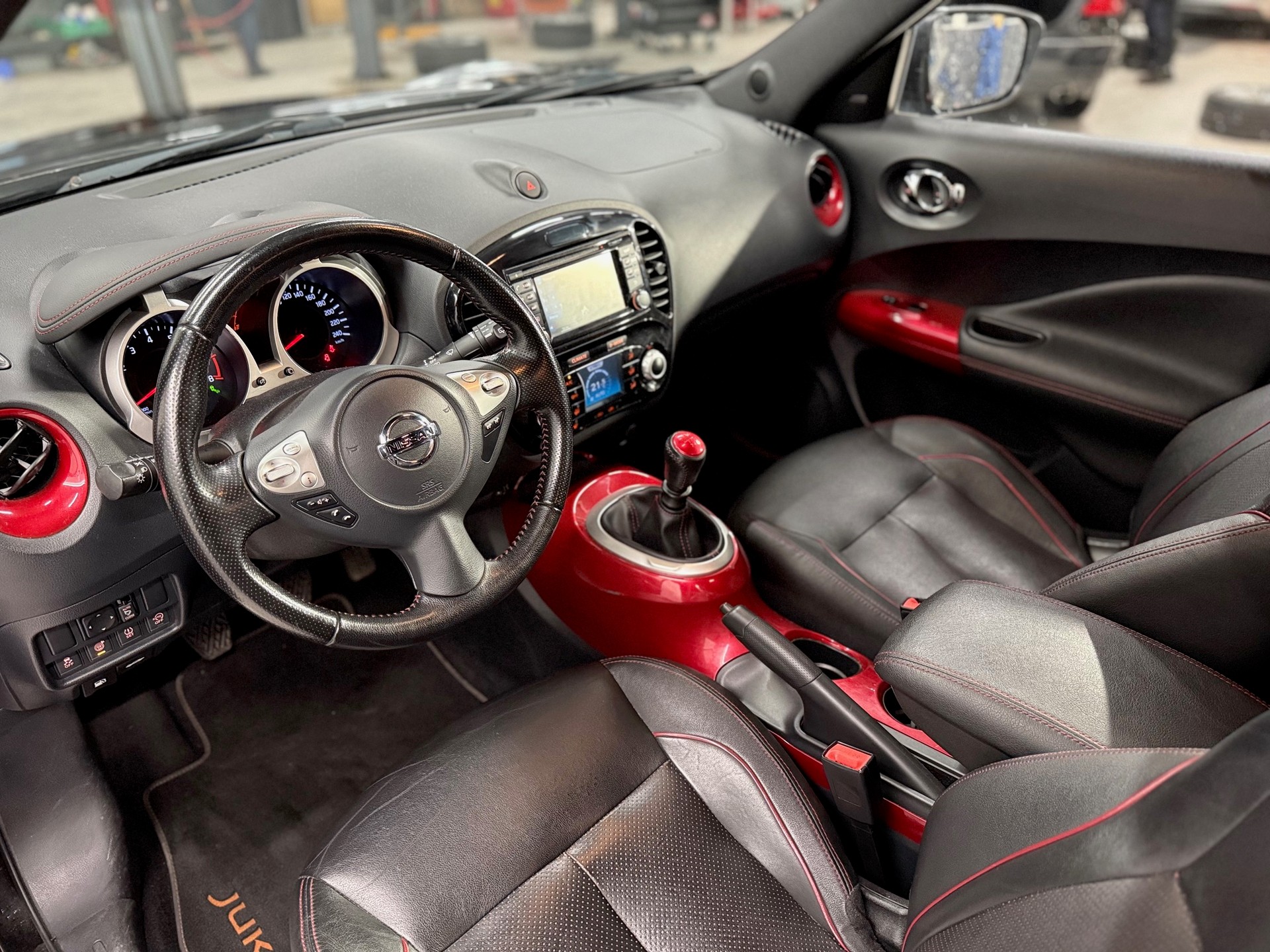 NISSAN Juke 1.6 DIG-T tekna-image-11