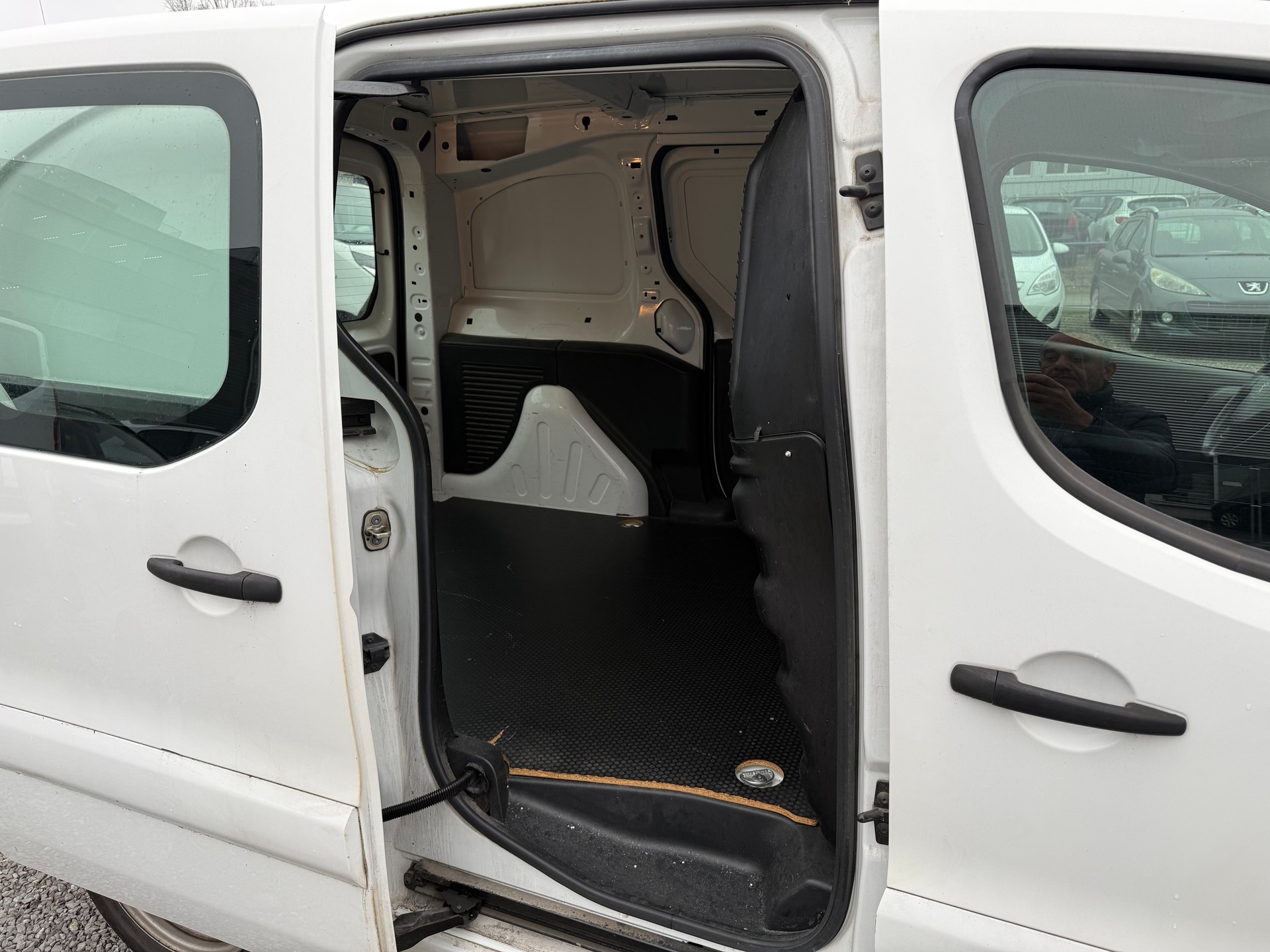 PEUGEOT Partner 1.6 VTi Active-image-8