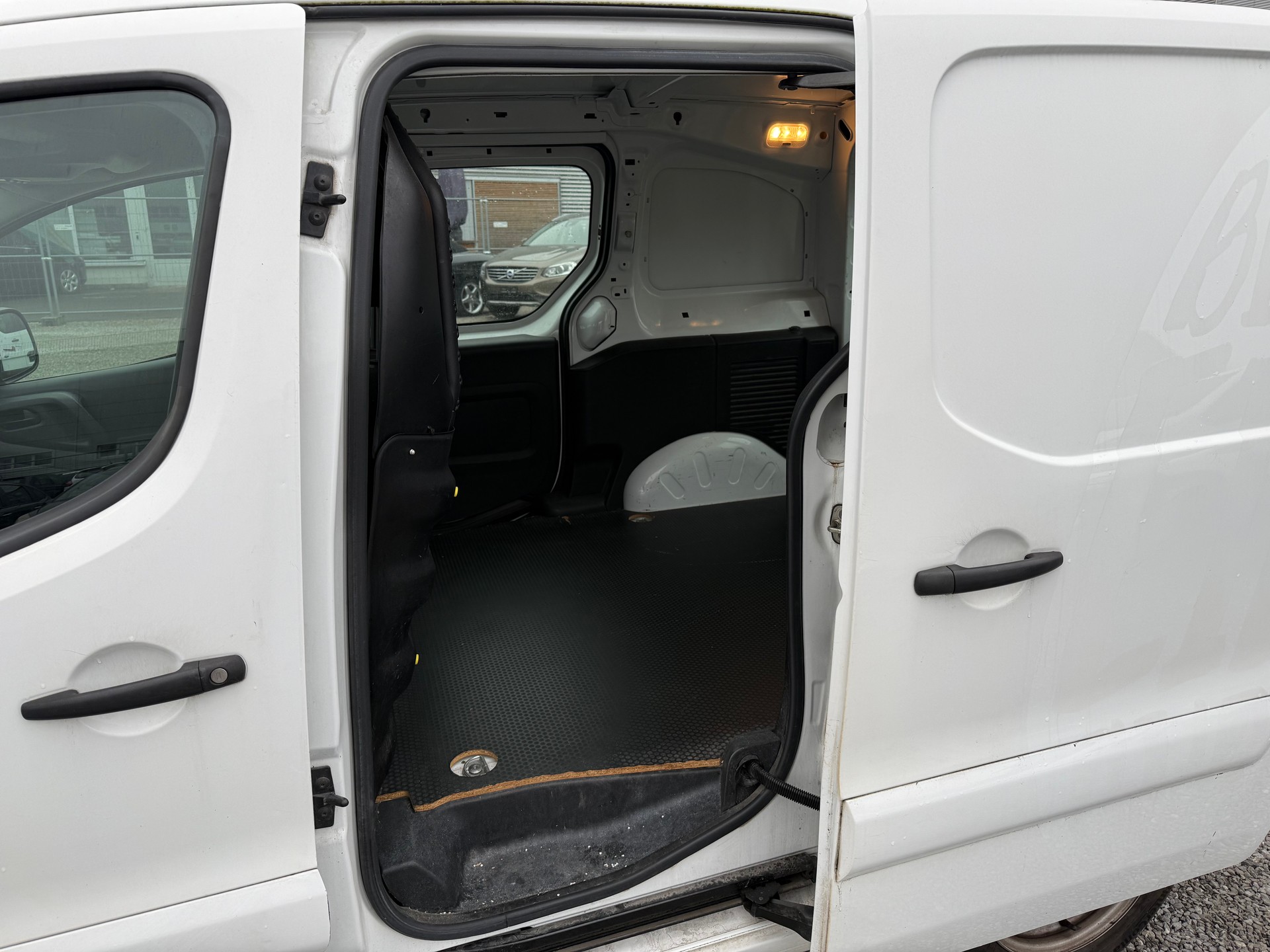 PEUGEOT Partner 1.6 VTi Active-image-10