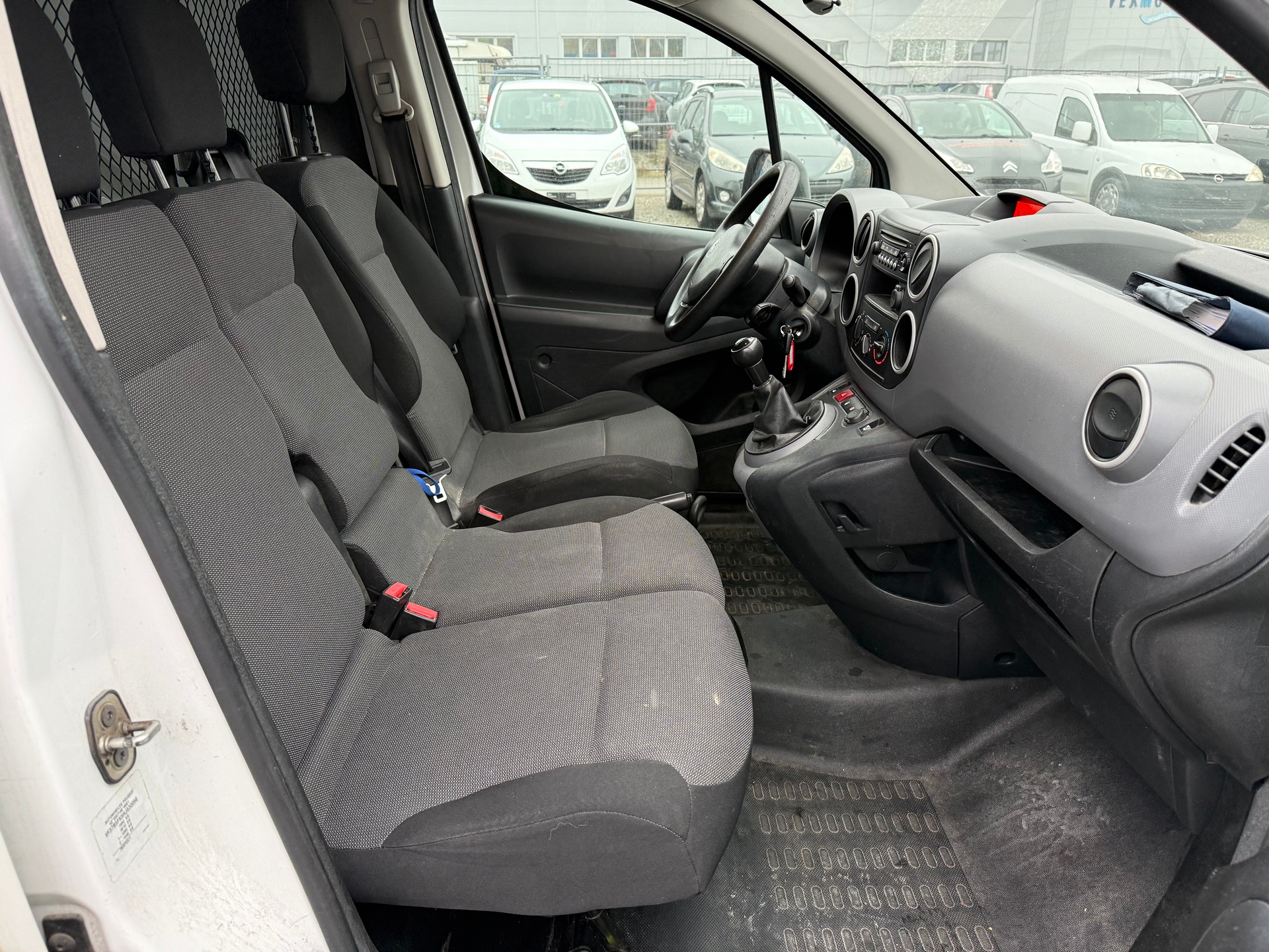 PEUGEOT Partner 1.6 VTi Active-image-6