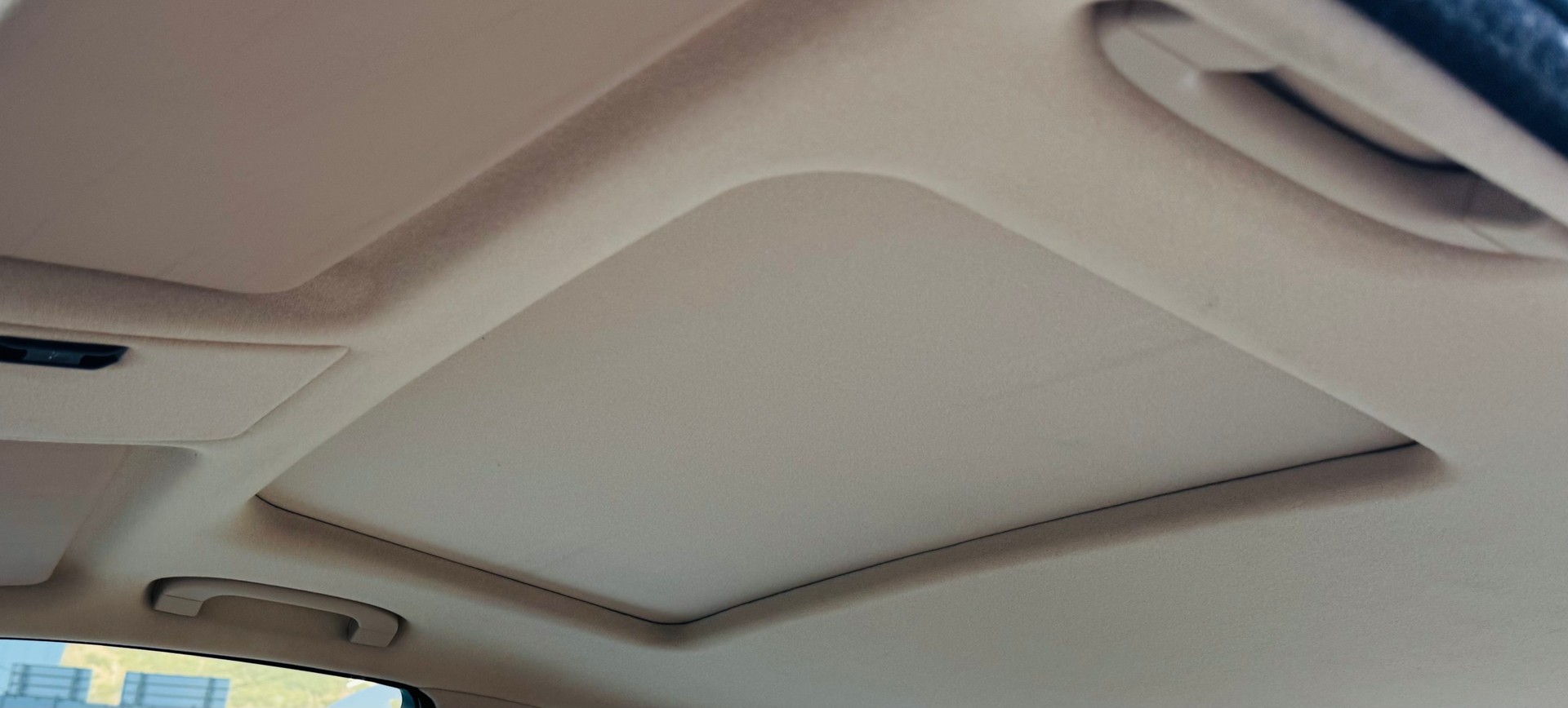 BMW 528i-image-9