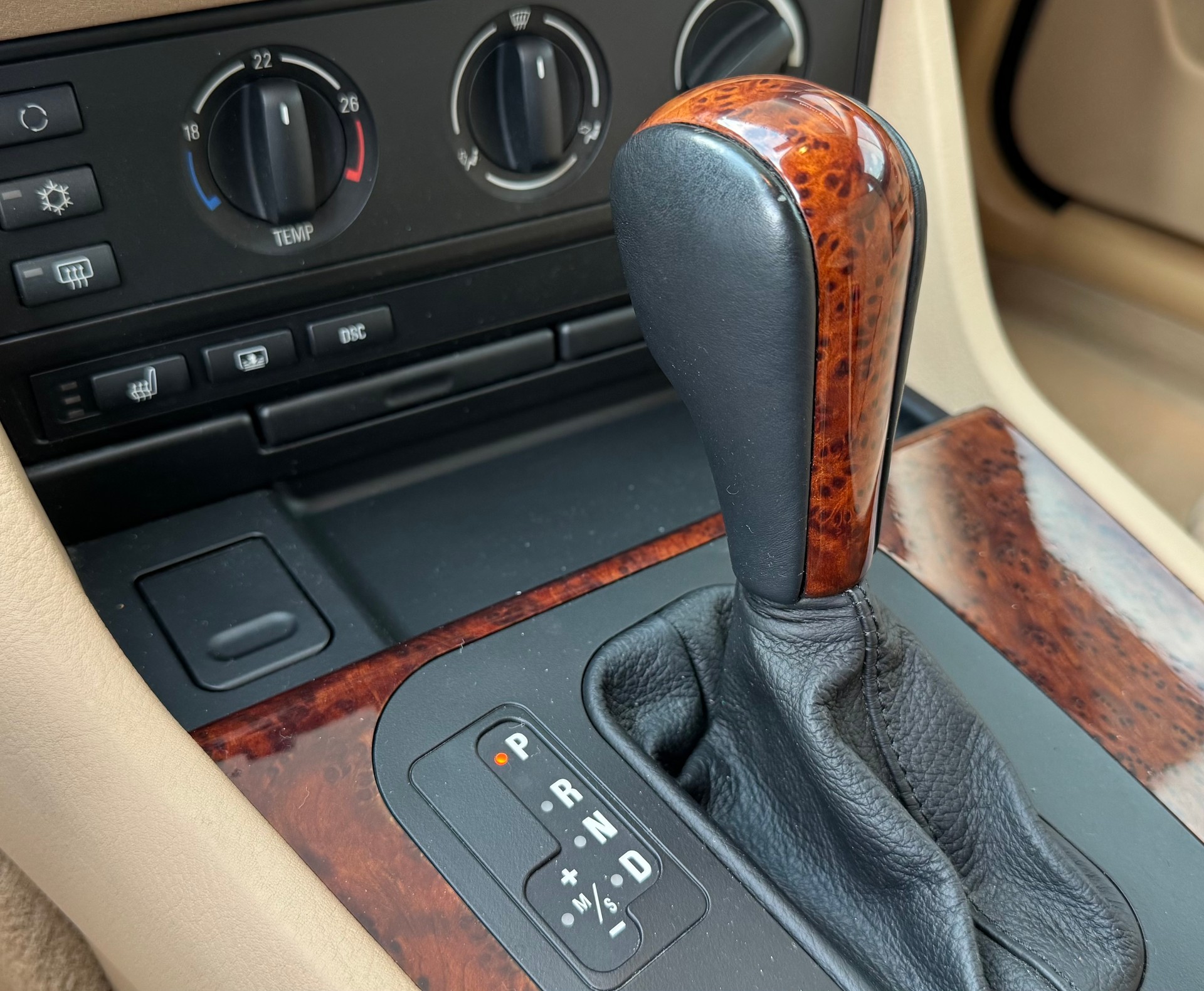 BMW 528i-image-17