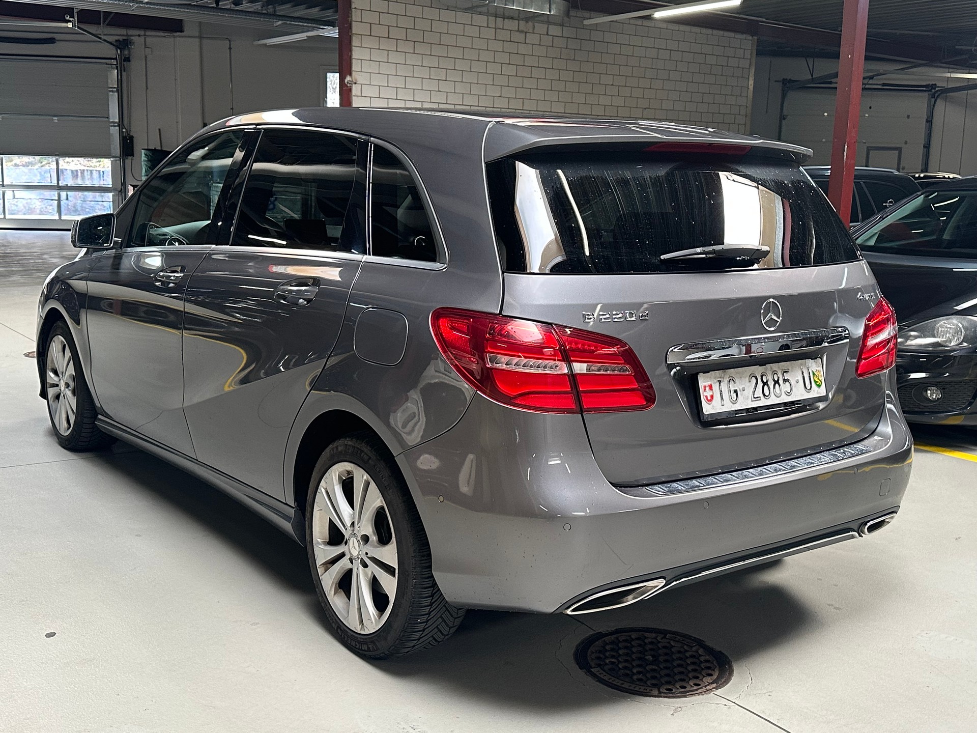 MERCEDES-BENZ B 220 CDI Swiss Star Edition Style 4Matic 7G-DCT-showroom-element-2
