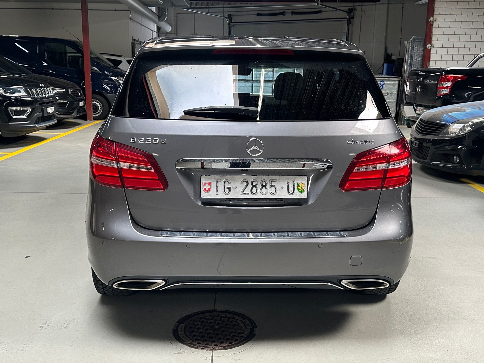 MERCEDES-BENZ B 220 CDI Swiss Star Edition Style 4Matic 7G-DCT-showroom-element-3