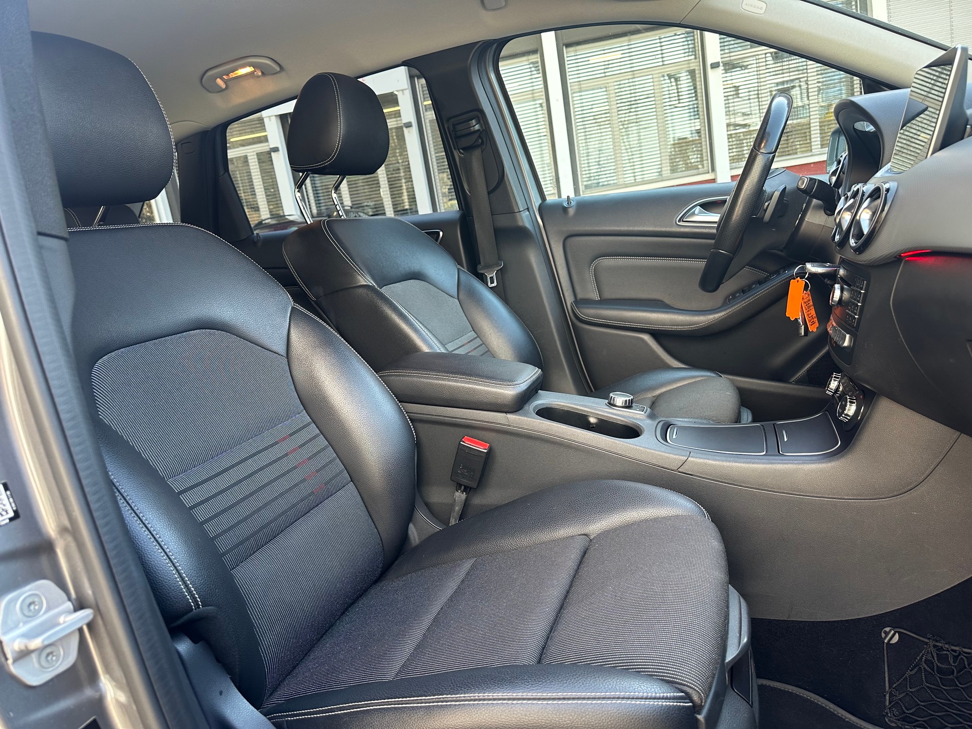 MERCEDES-BENZ B 220 CDI Swiss Star Edition Style 4Matic 7G-DCT-image-13
