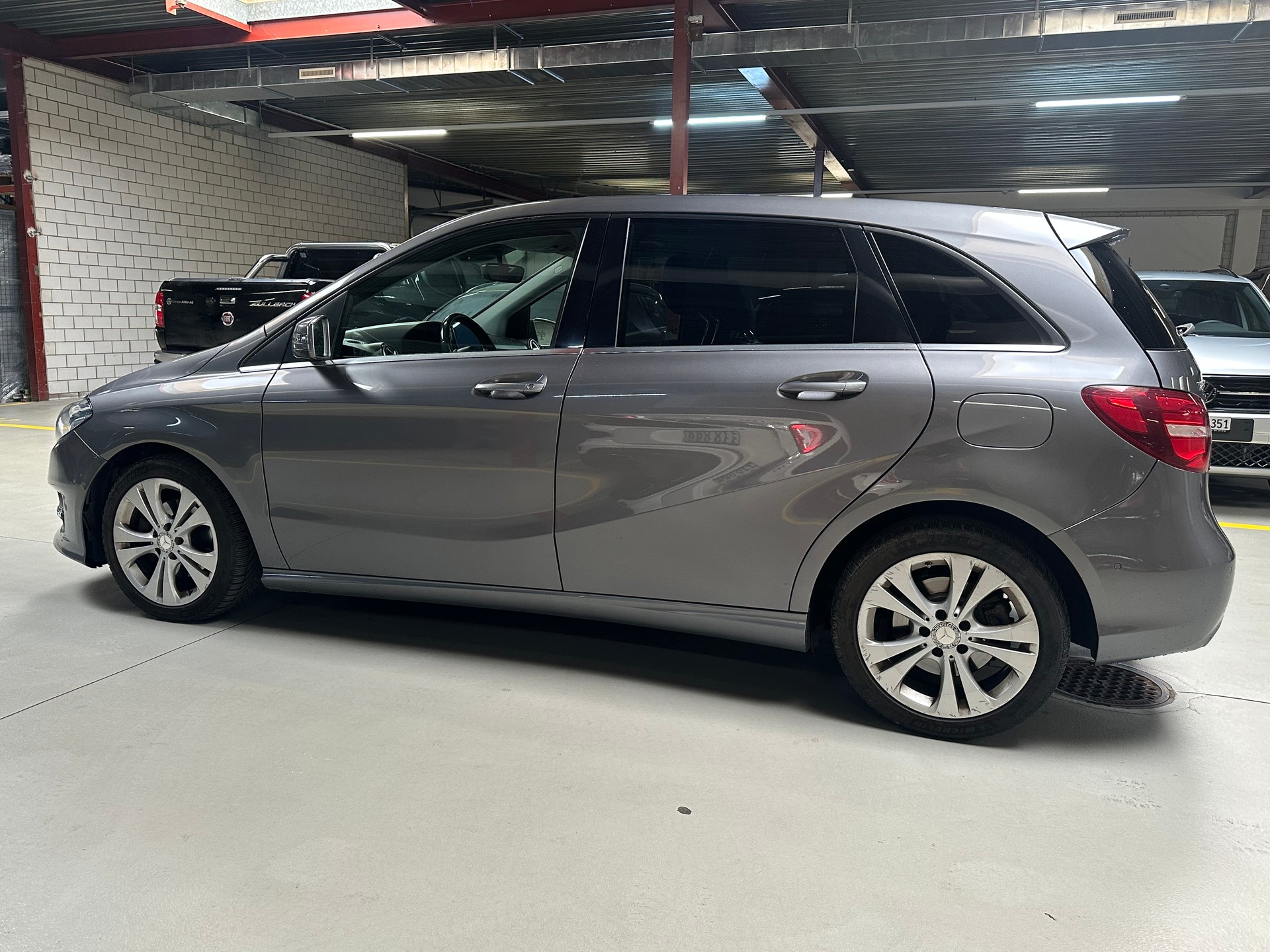 MERCEDES-BENZ B 220 CDI Swiss Star Edition Style 4Matic 7G-DCT-showroom-element-1