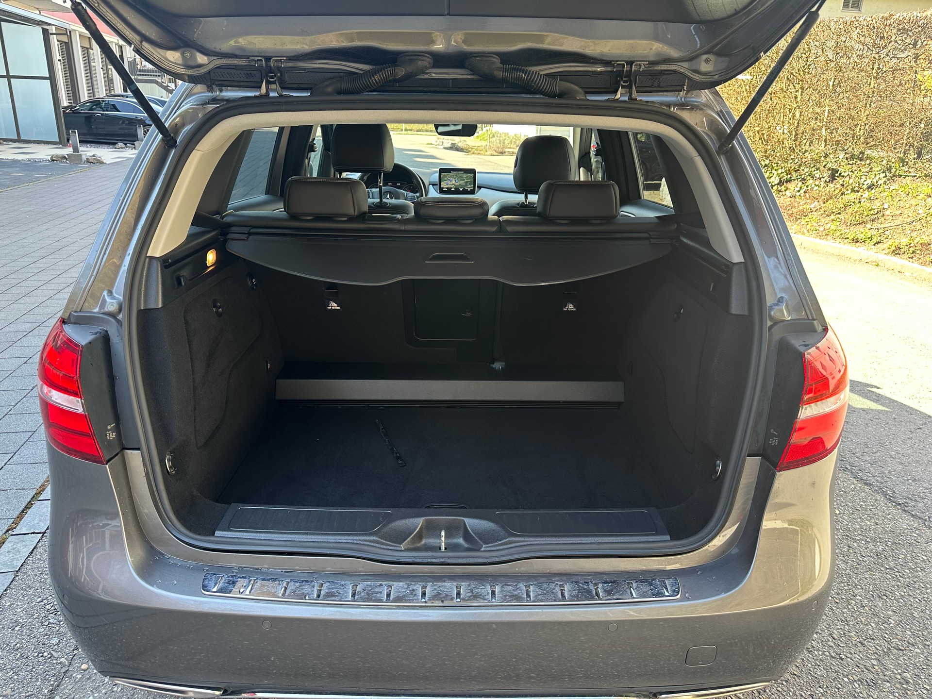 MERCEDES-BENZ B 220 CDI Swiss Star Edition Style 4Matic 7G-DCT-image-11