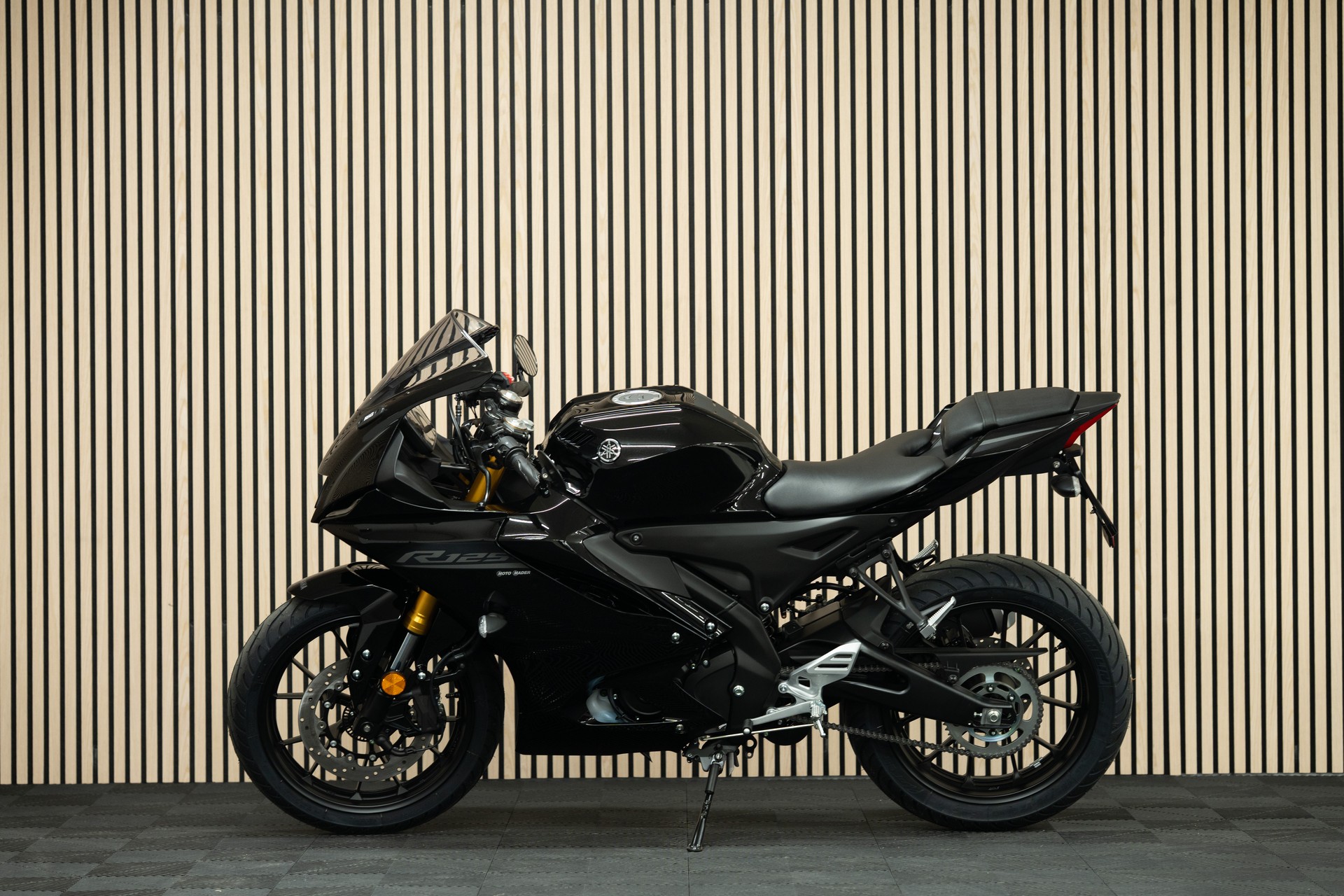 YAMAHA R125 mit Kurzheck und Lenkerendspiegeln-image-1