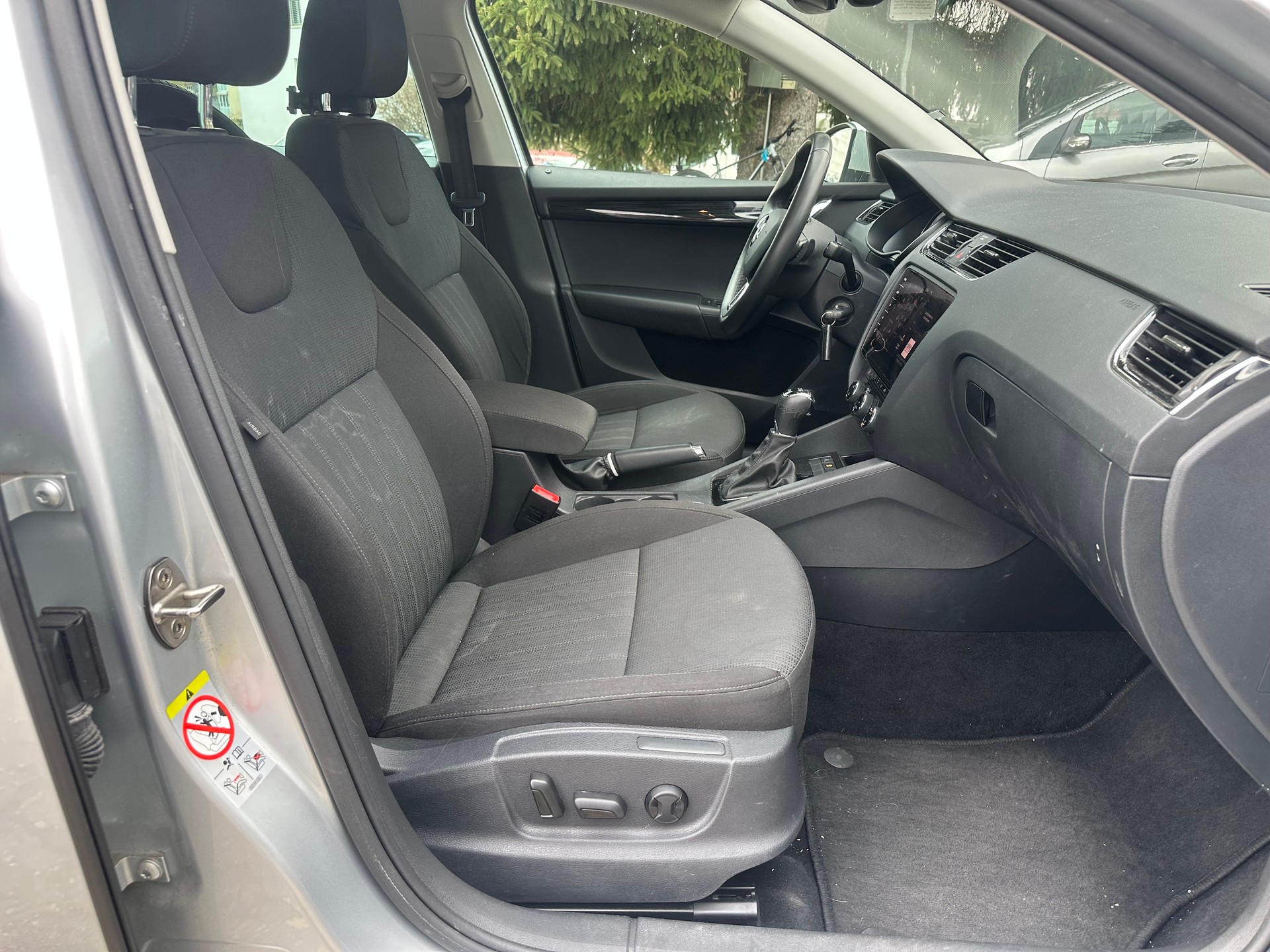 SKODA Octavia Combi 2.0 TDI Style 4x4 DSG-image-11