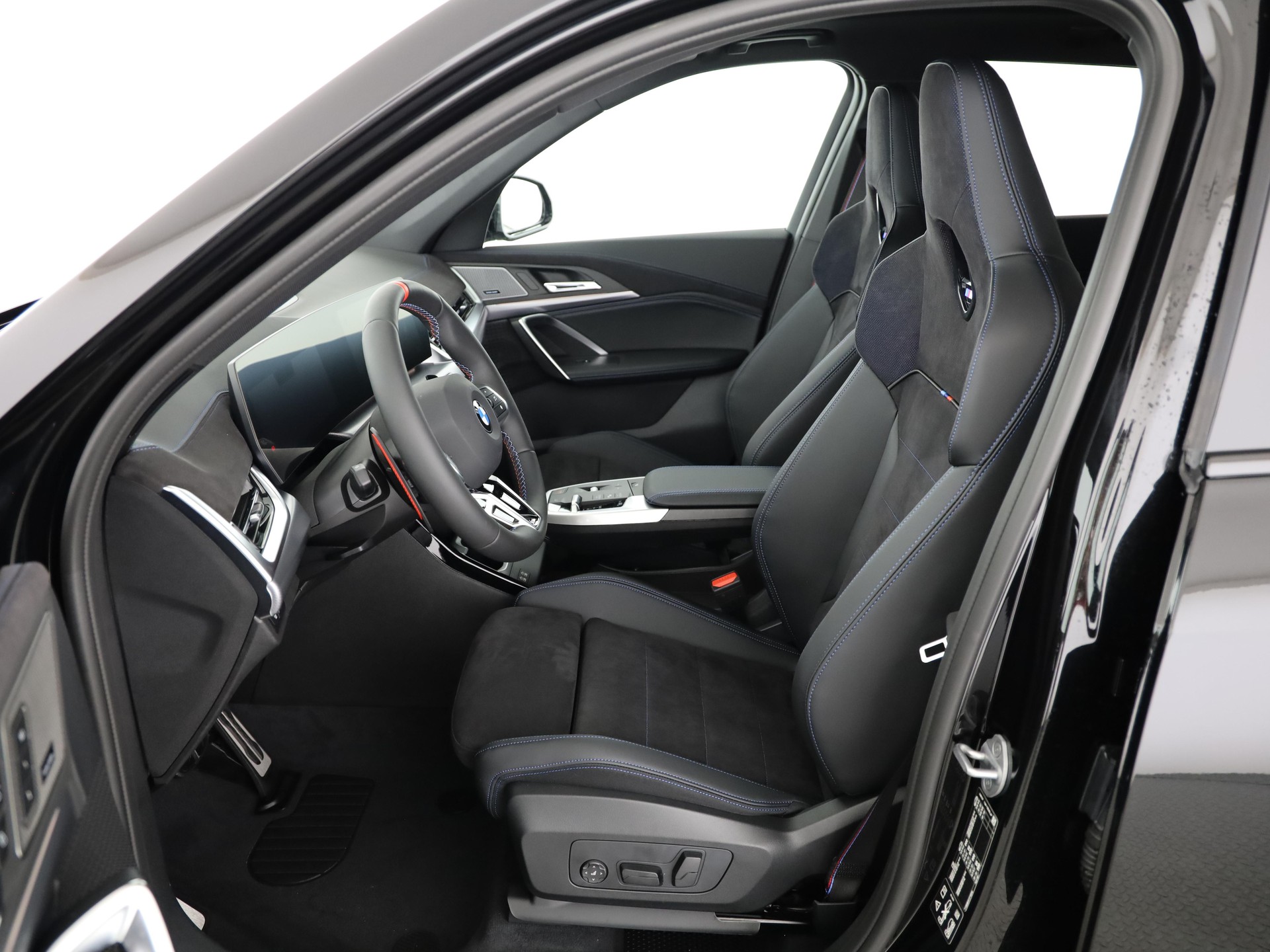 BMW X1 M35i-showroom-element-3