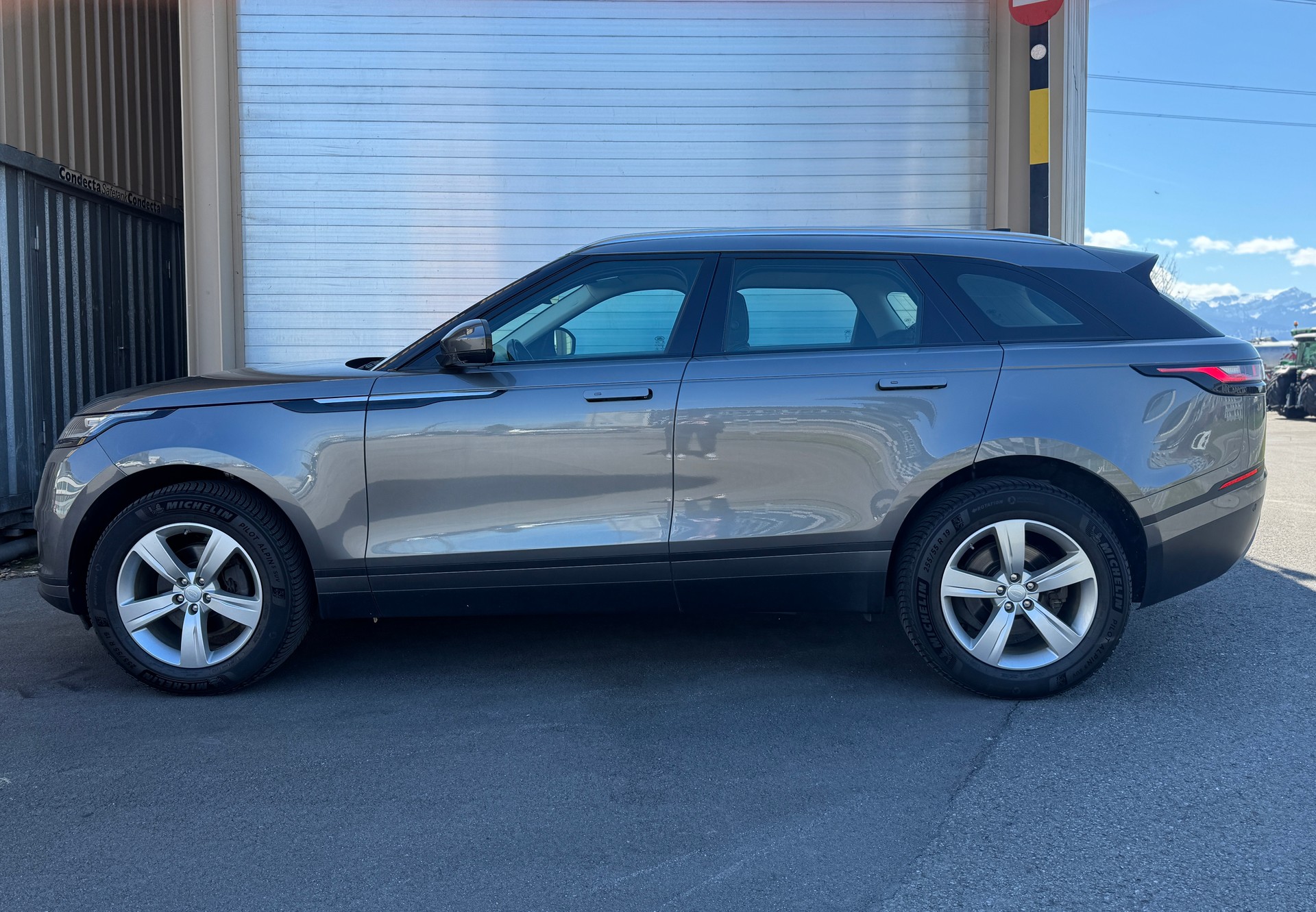 LAND ROVER Range Rover Velar P 250 S Automatic-showroom-element-2