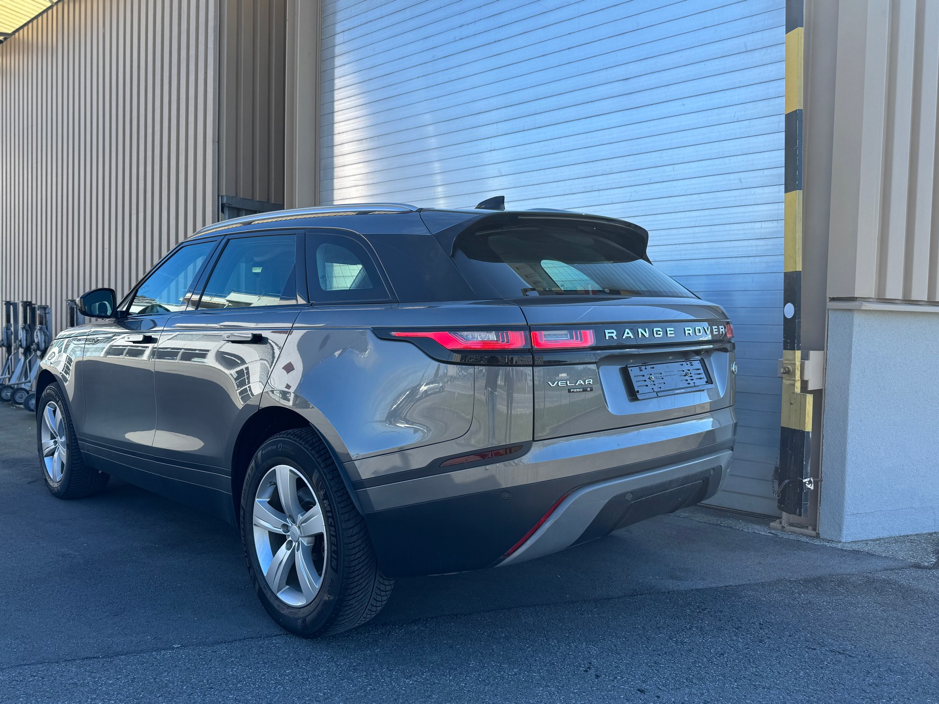 LAND ROVER Range Rover Velar P 250 S Automatic-showroom-element-3