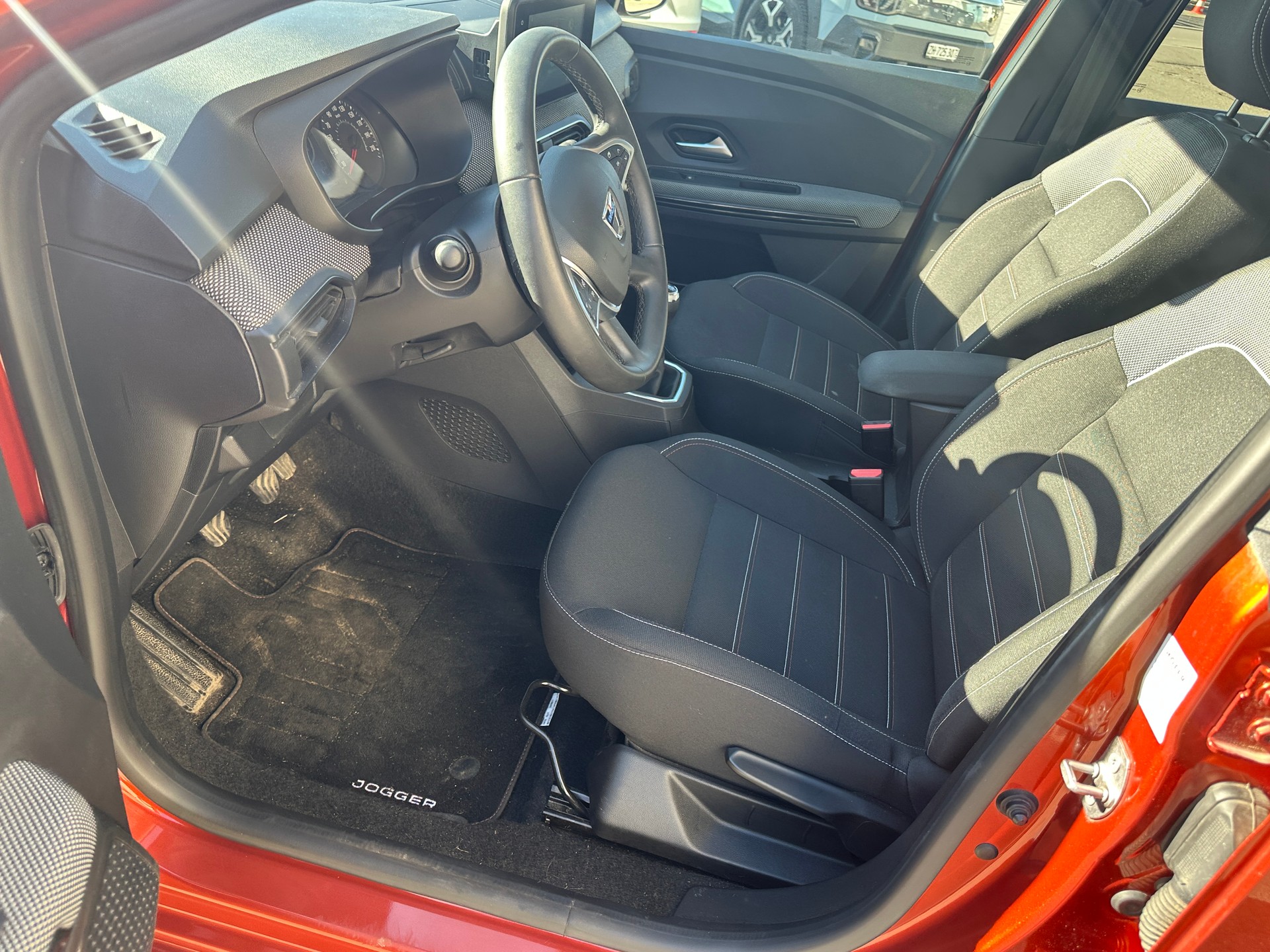 DACIA Jogger TCe 110 Extreme-image-10