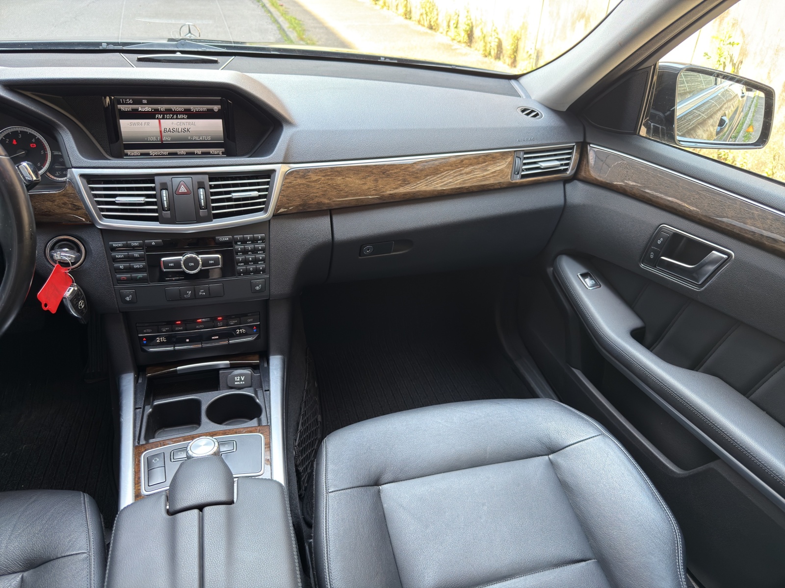 MERCEDES-BENZ E 350 CDI BlueEfficiency 4Matic 7G-Tronic-image-21