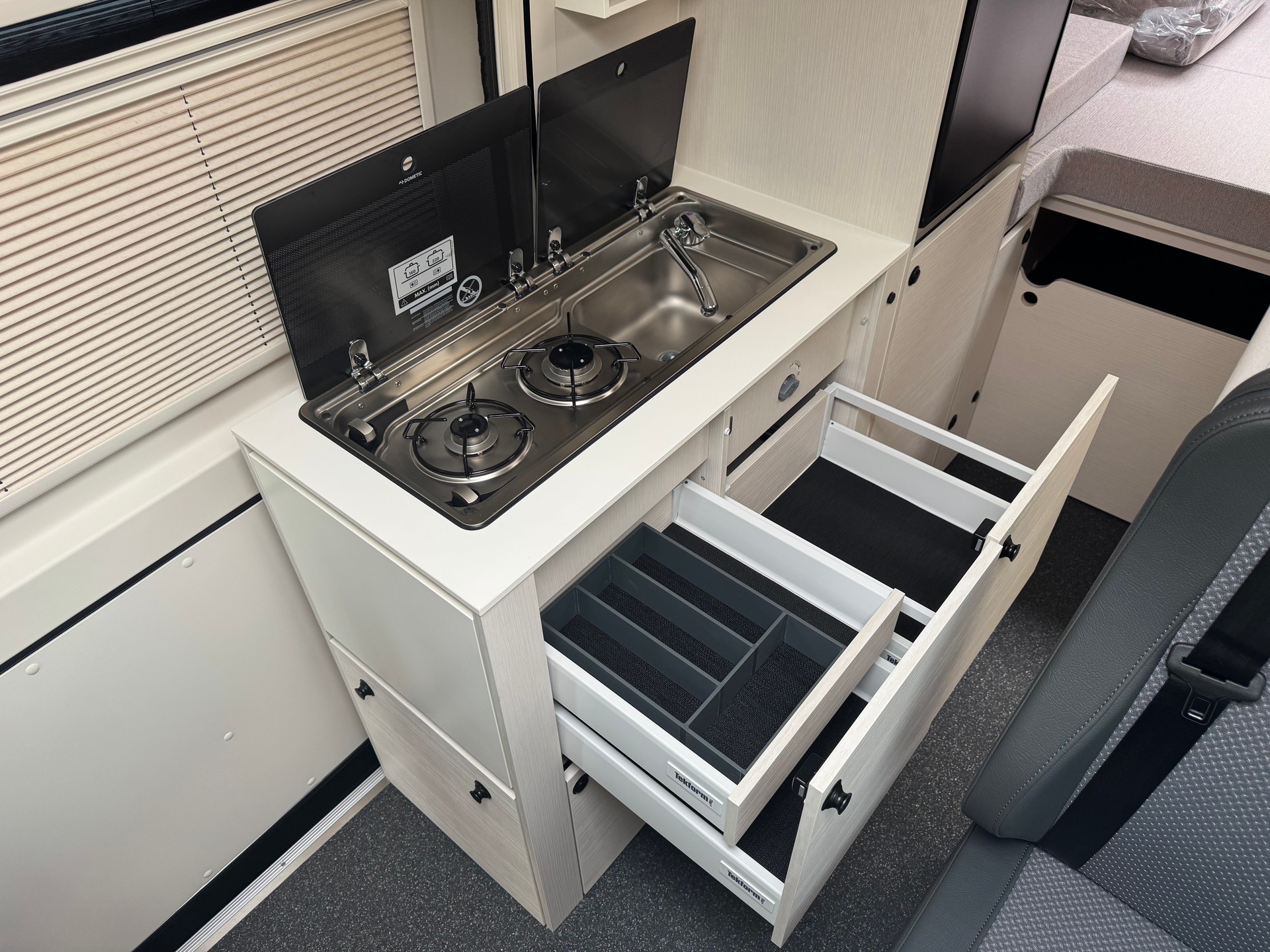 TOURNE MOBIL 6.4 - 180 PS SELECT / Heavy / Automat-image-4