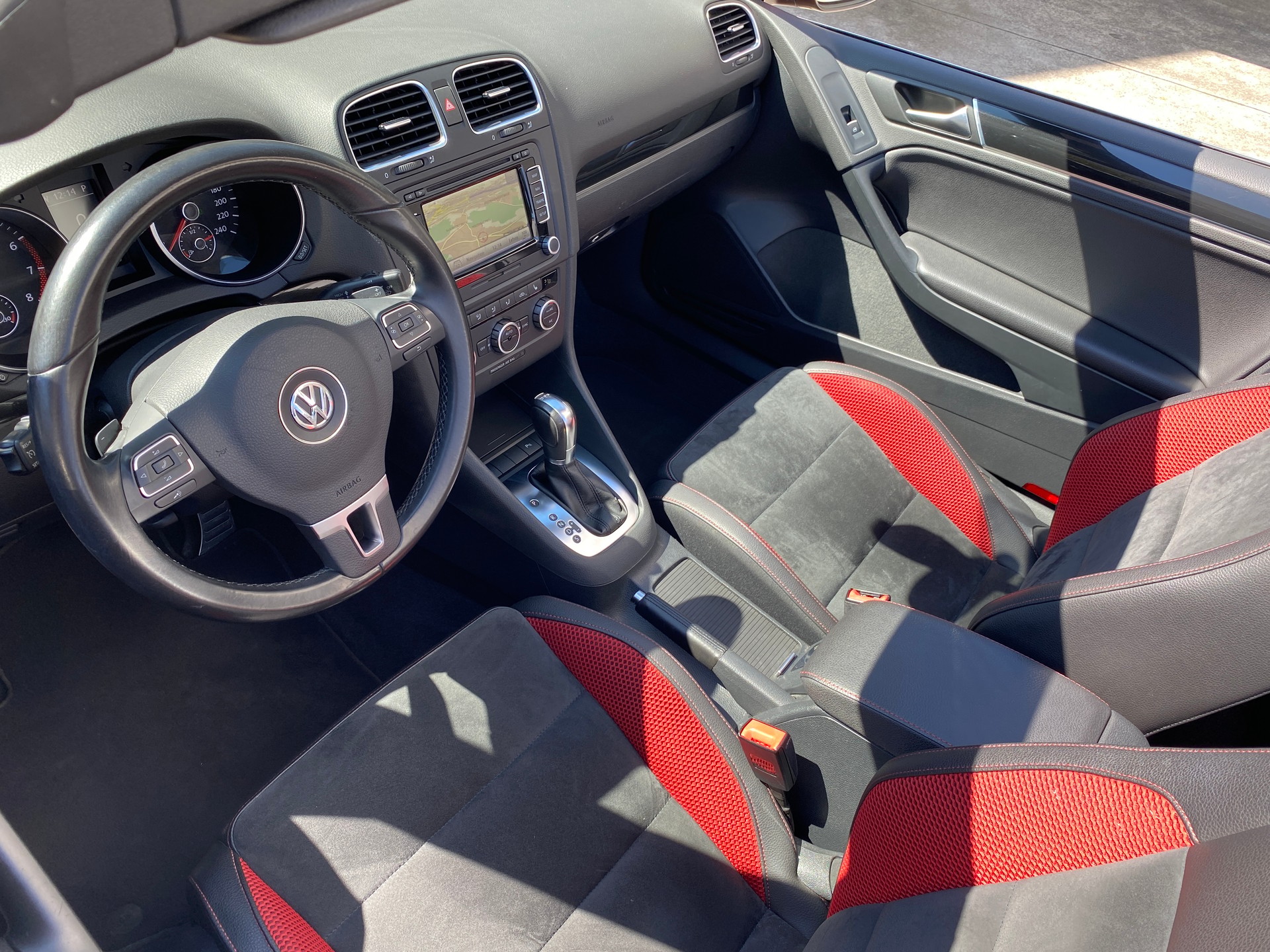 VW Golf Cabrio 1.4 TSI DSG-image-22