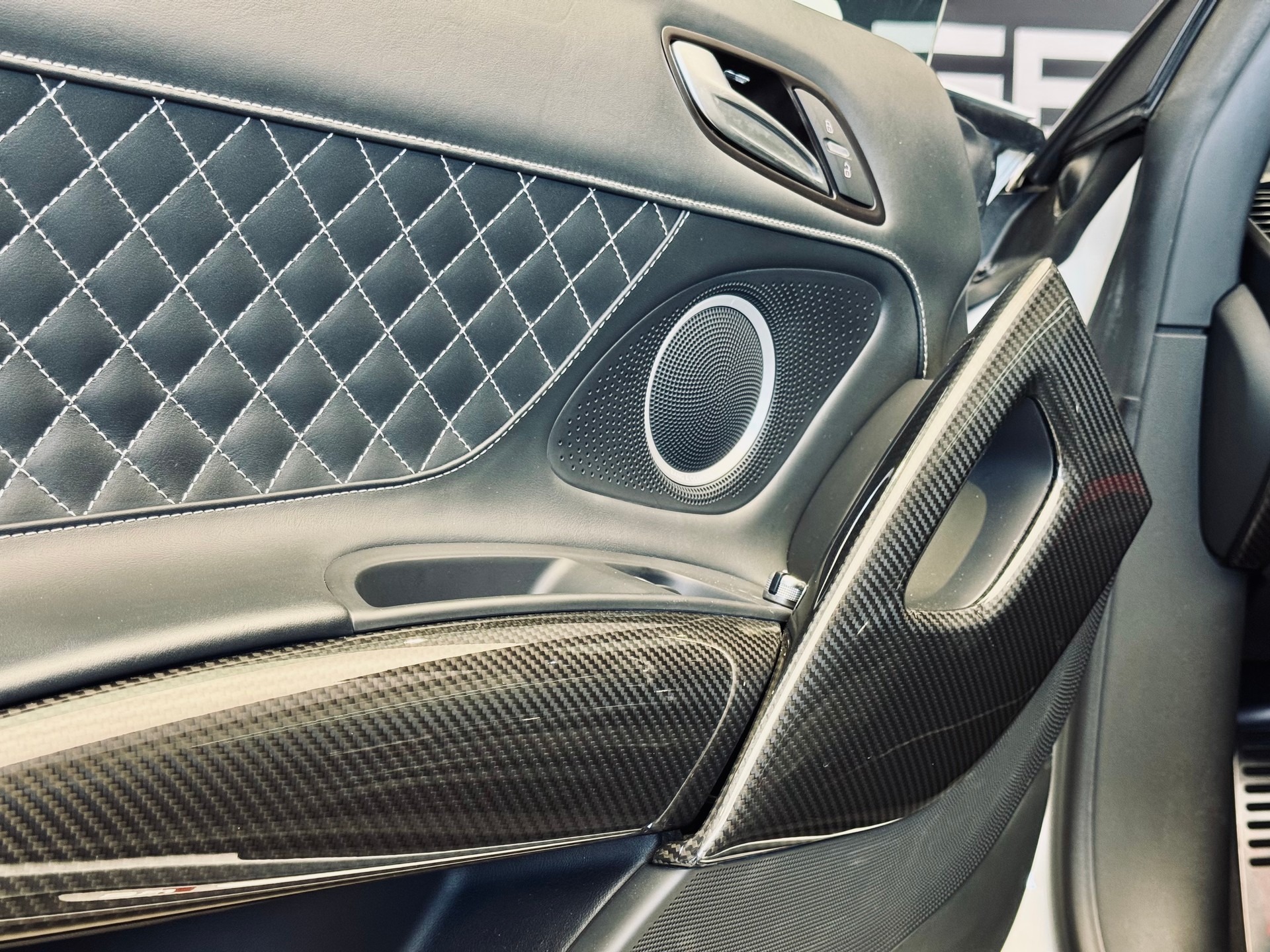 AUDI R8 Spyder 4.2 S-Tronic-image-12