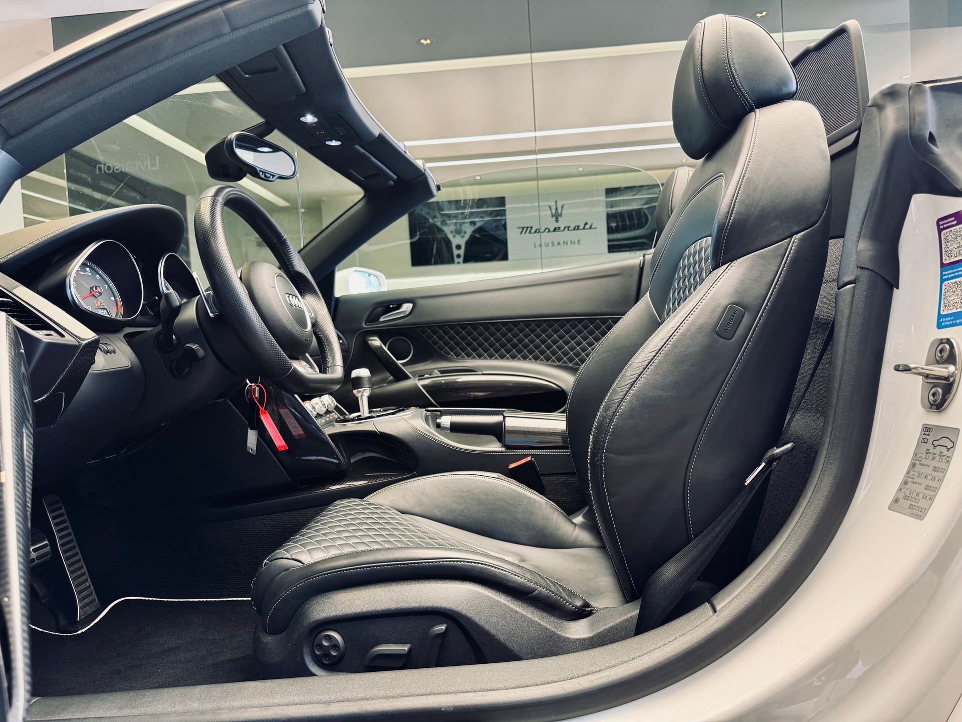 AUDI R8 Spyder 4.2 S-Tronic-image-11