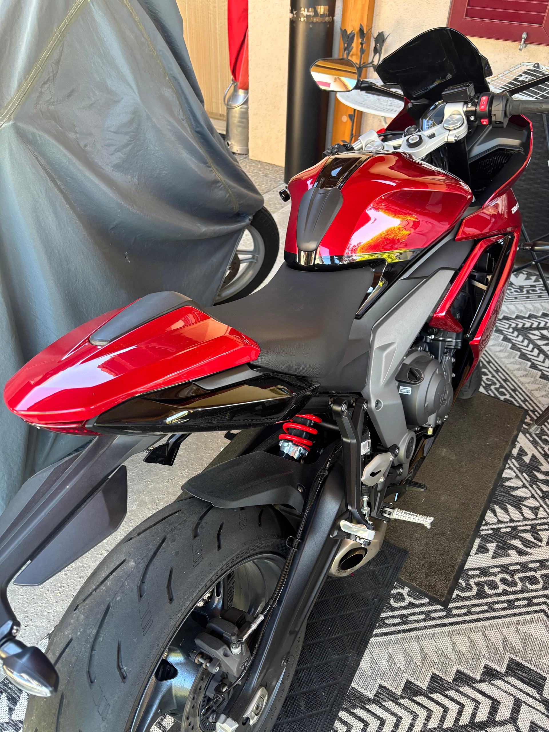 TRIUMPH Daytona 660-image-3