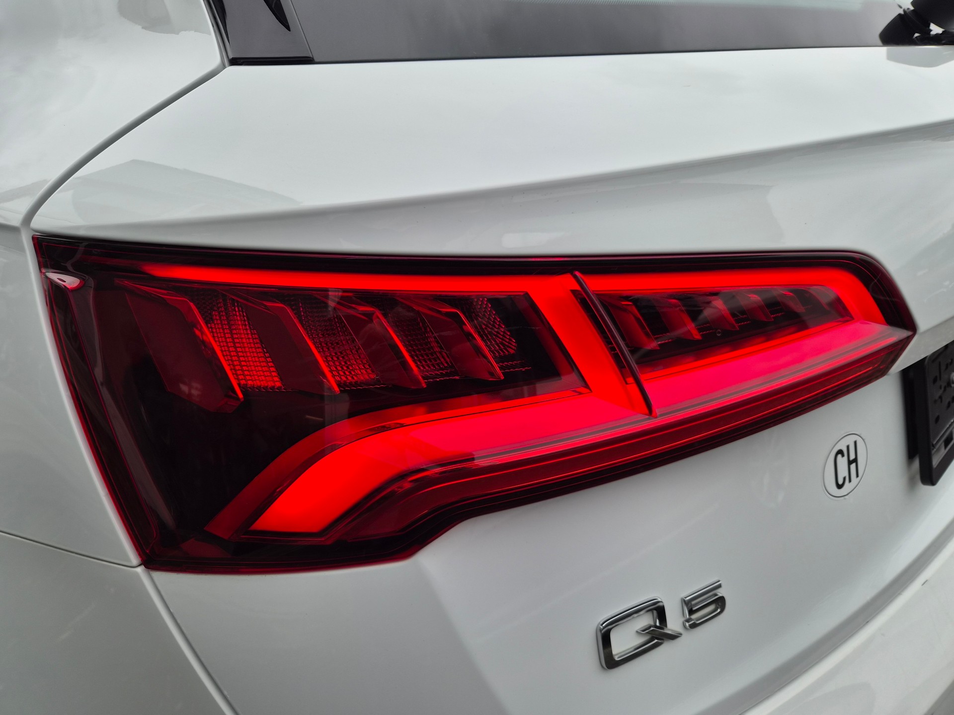 AUDI Q5 2.0 TDI sport quattro S-tronic-image-28