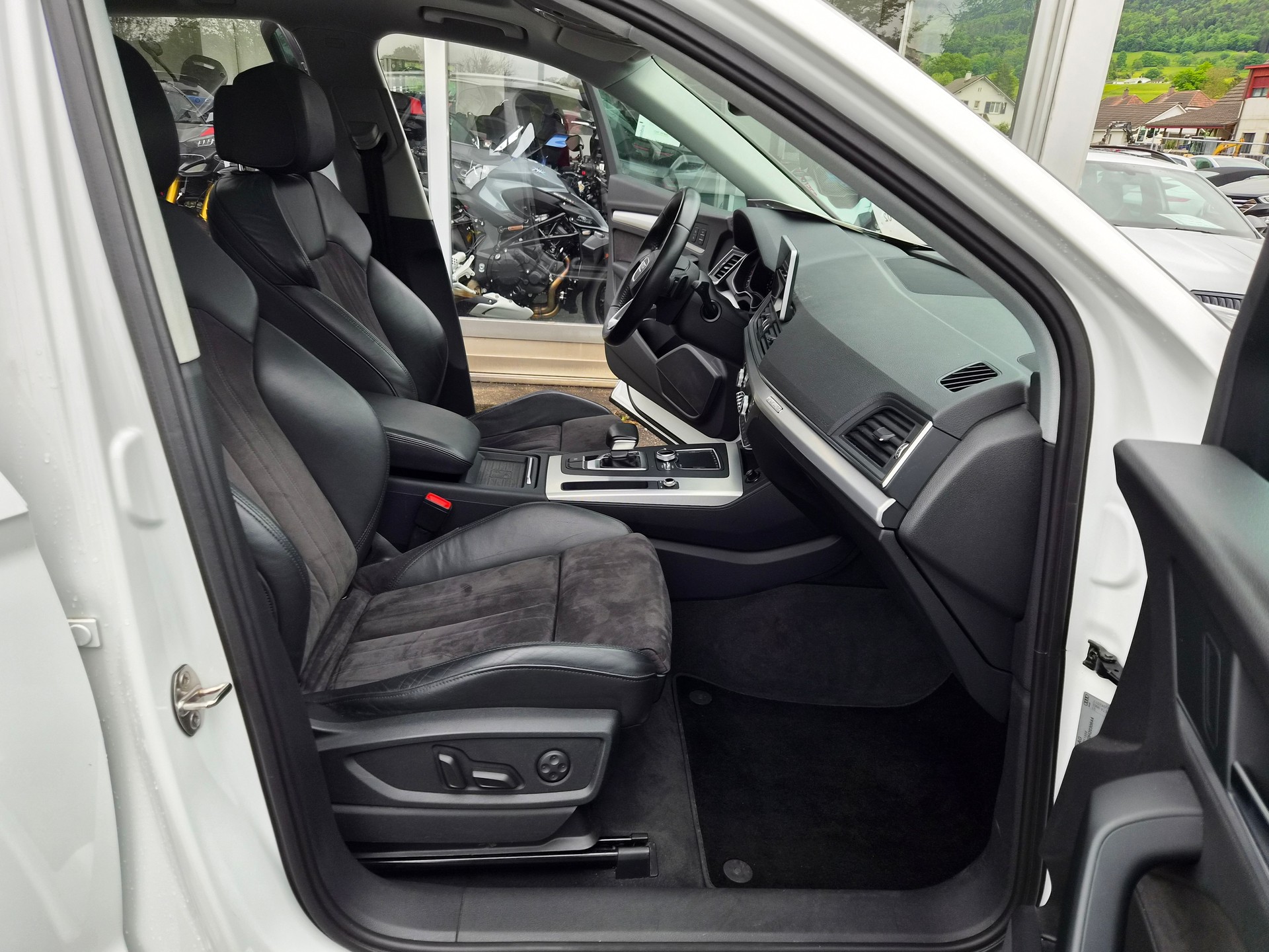 AUDI Q5 2.0 TDI sport quattro S-tronic-image-9