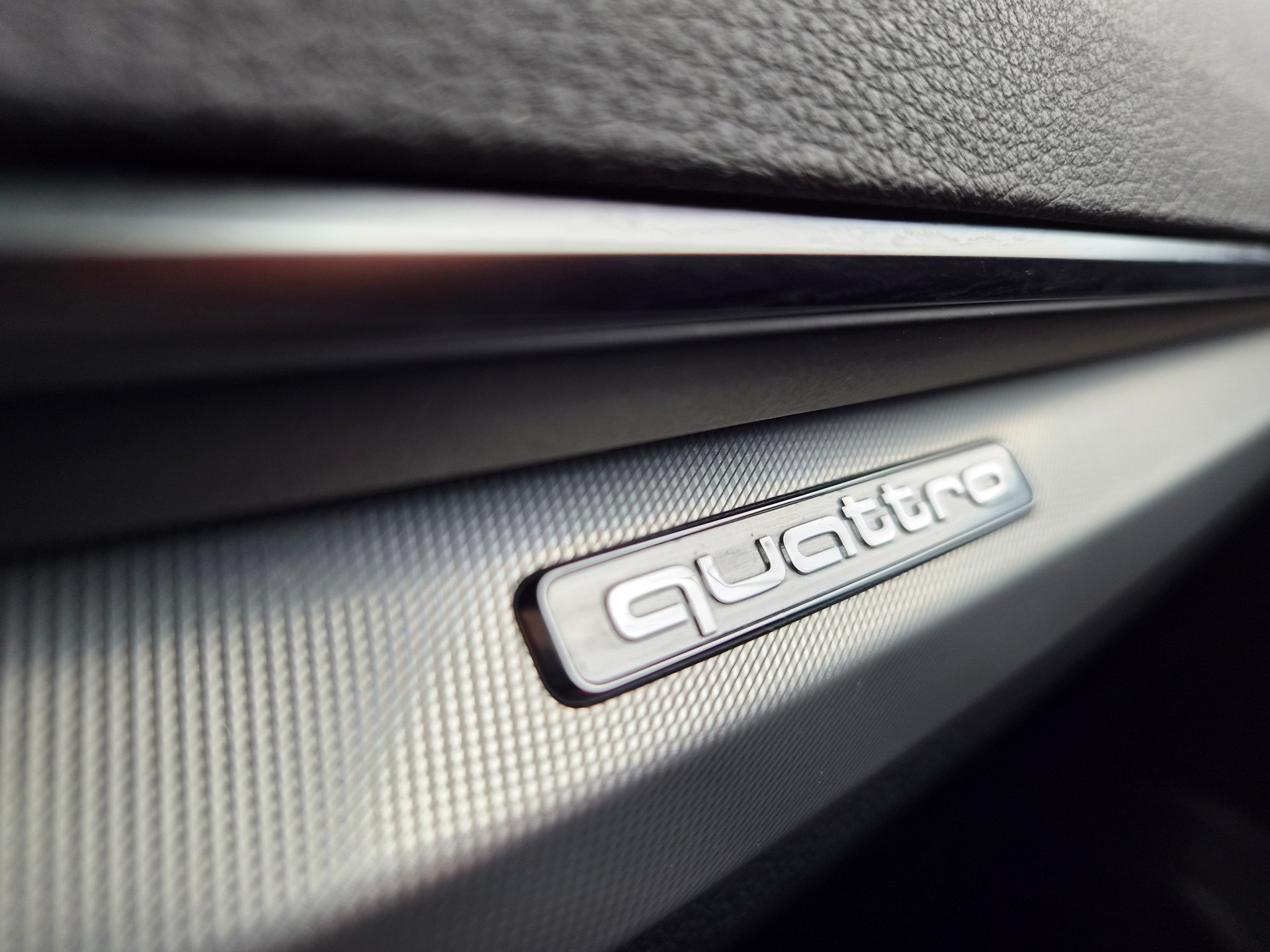 AUDI Q5 2.0 TDI sport quattro S-tronic-image-24