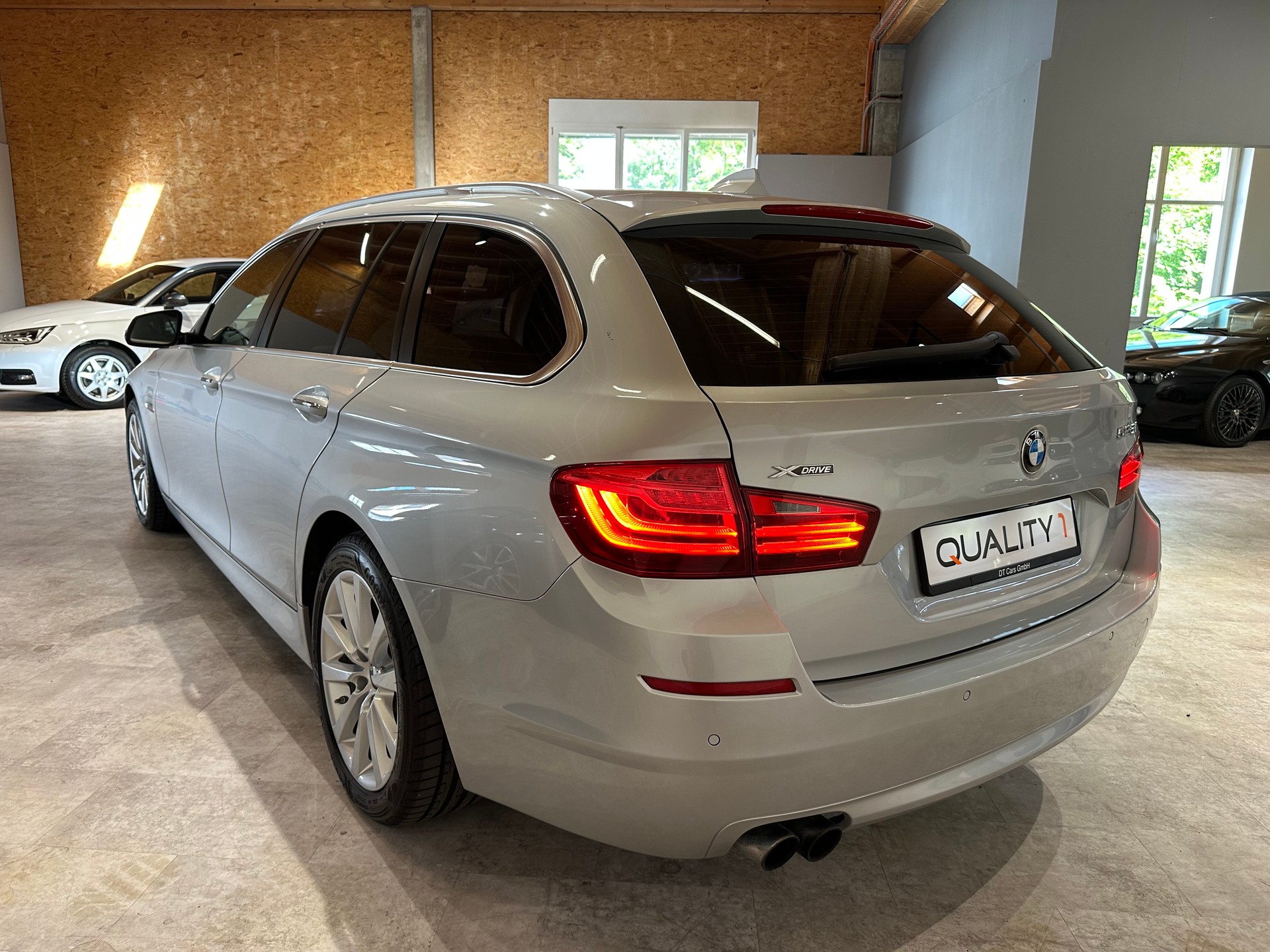 BMW 528i Touring xDrive Modern Line Steptronic/Lückenlos BMW-Servicegepflegt/Frisch ab MFK und Service/1.. Jahr Garantie!-showroom-element-3