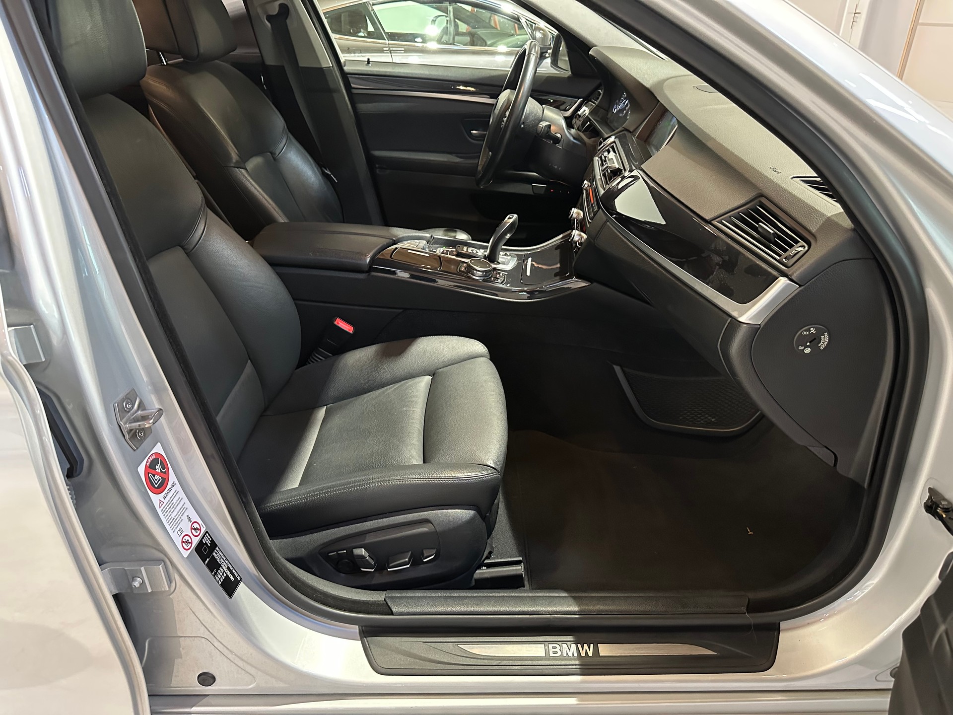 BMW 528i Touring xDrive Modern Line Steptronic/Lückenlos BMW-Servicegepflegt/Frisch ab MFK und Service/1.. Jahr Garantie!-image-16