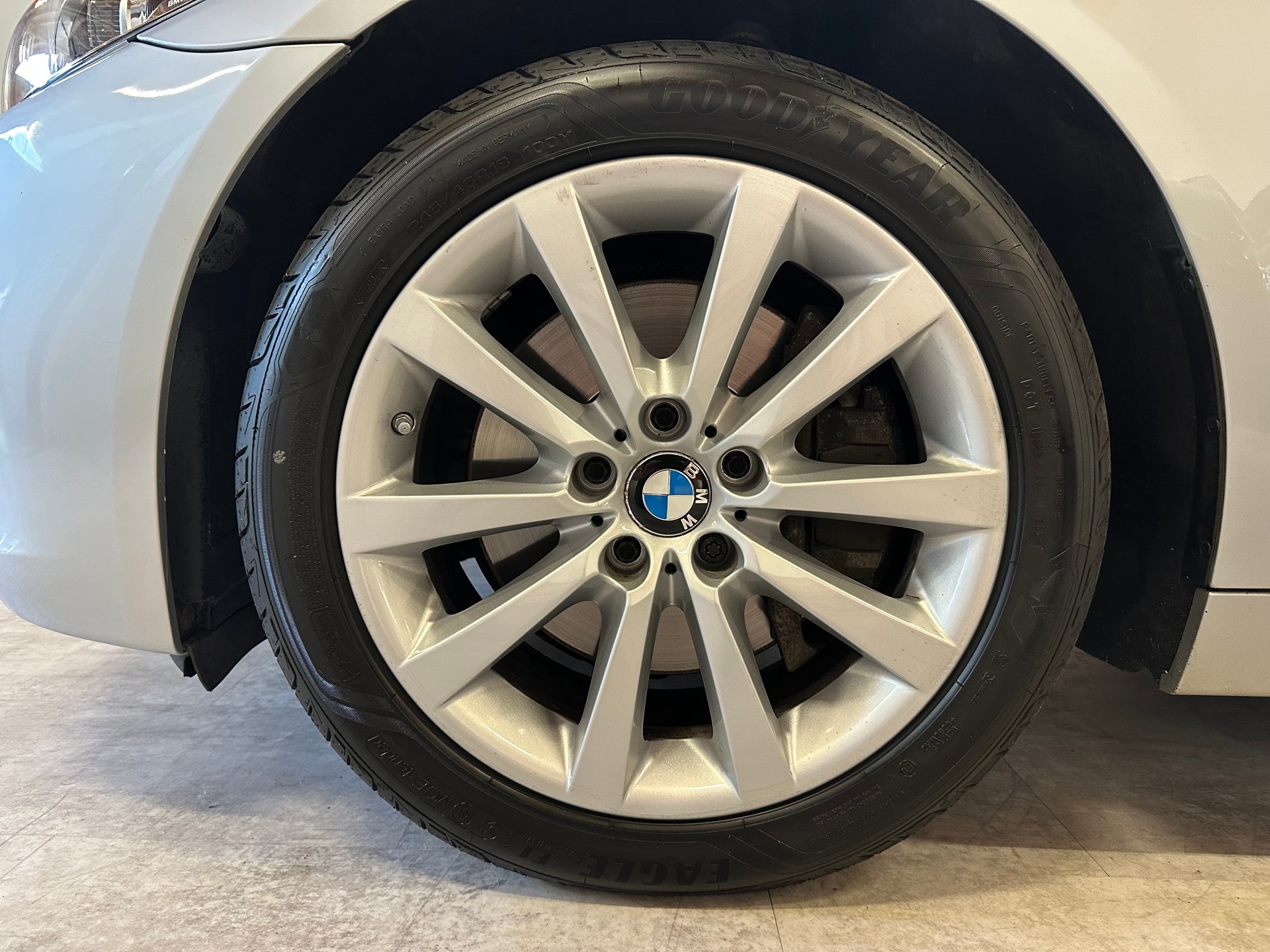 BMW 528i Touring xDrive Modern Line Steptronic/Lückenlos BMW-Servicegepflegt/Frisch ab MFK und Service/1.. Jahr Garantie!-image-26