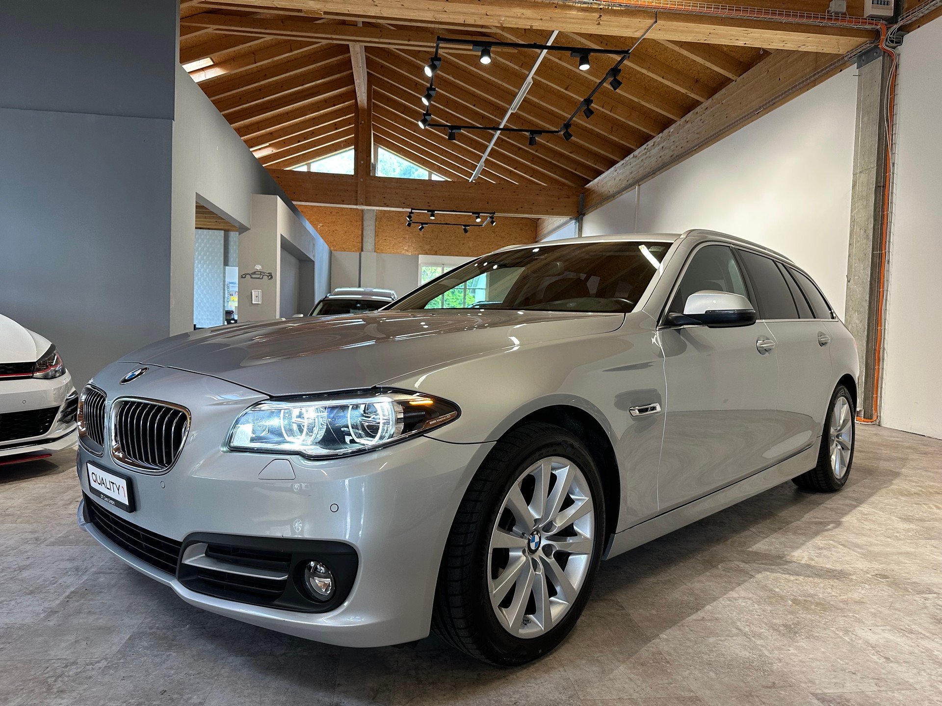 BMW 528i Touring xDrive Modern Line Steptronic/Lückenlos BMW-Servicegepflegt/Frisch ab MFK und Service/1.. Jahr Garantie!