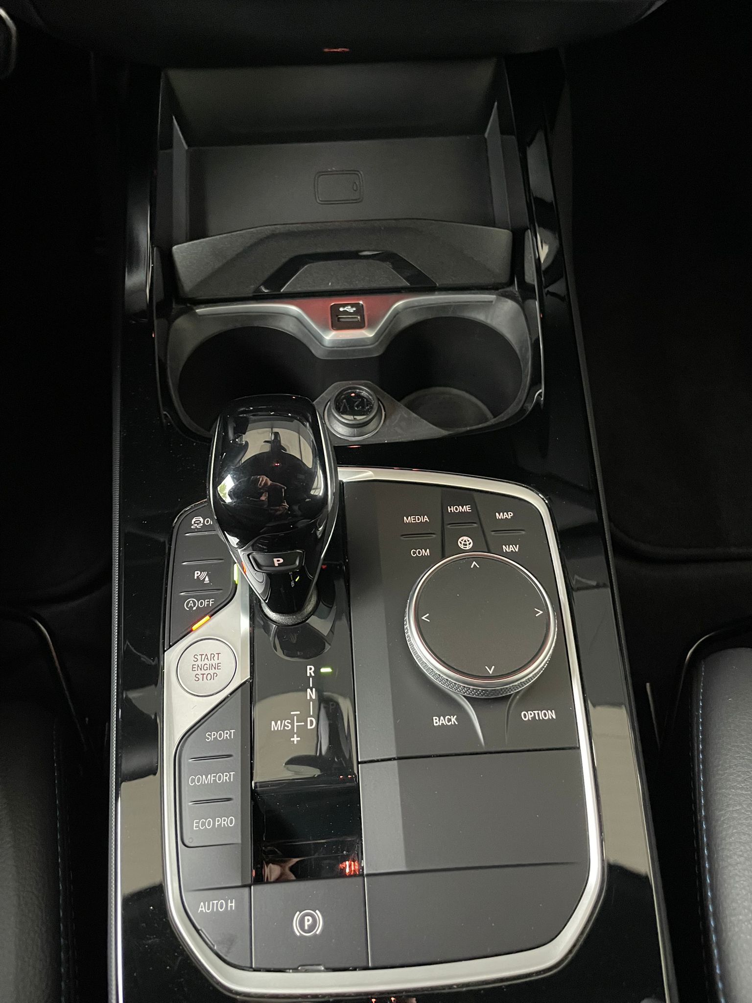 BMW 218i Gran Coupé-image-9