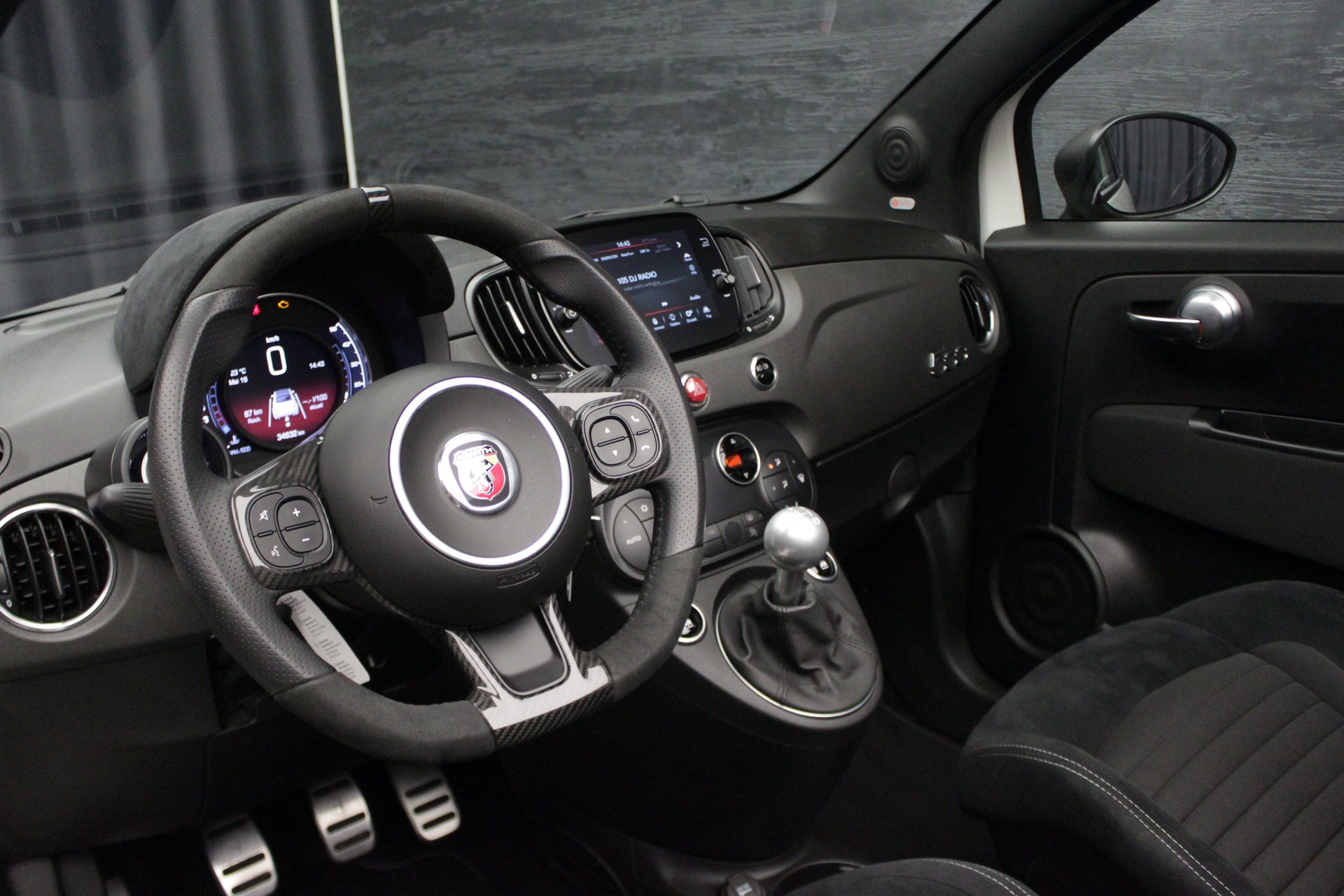 FIAT 695C 1.4 16V Turbo Abarth Turismo / Competizione-image-16