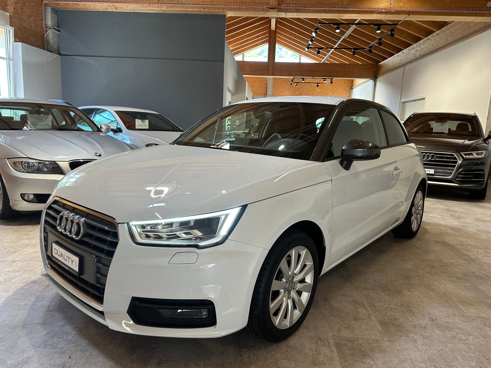 AUDI A1 1.4 TFSI Sport/1. Hand/1. Jahr Garantie/8 x Alu/Frisch ab MFK und Service/Sehr wenig km/Von älterer Dame