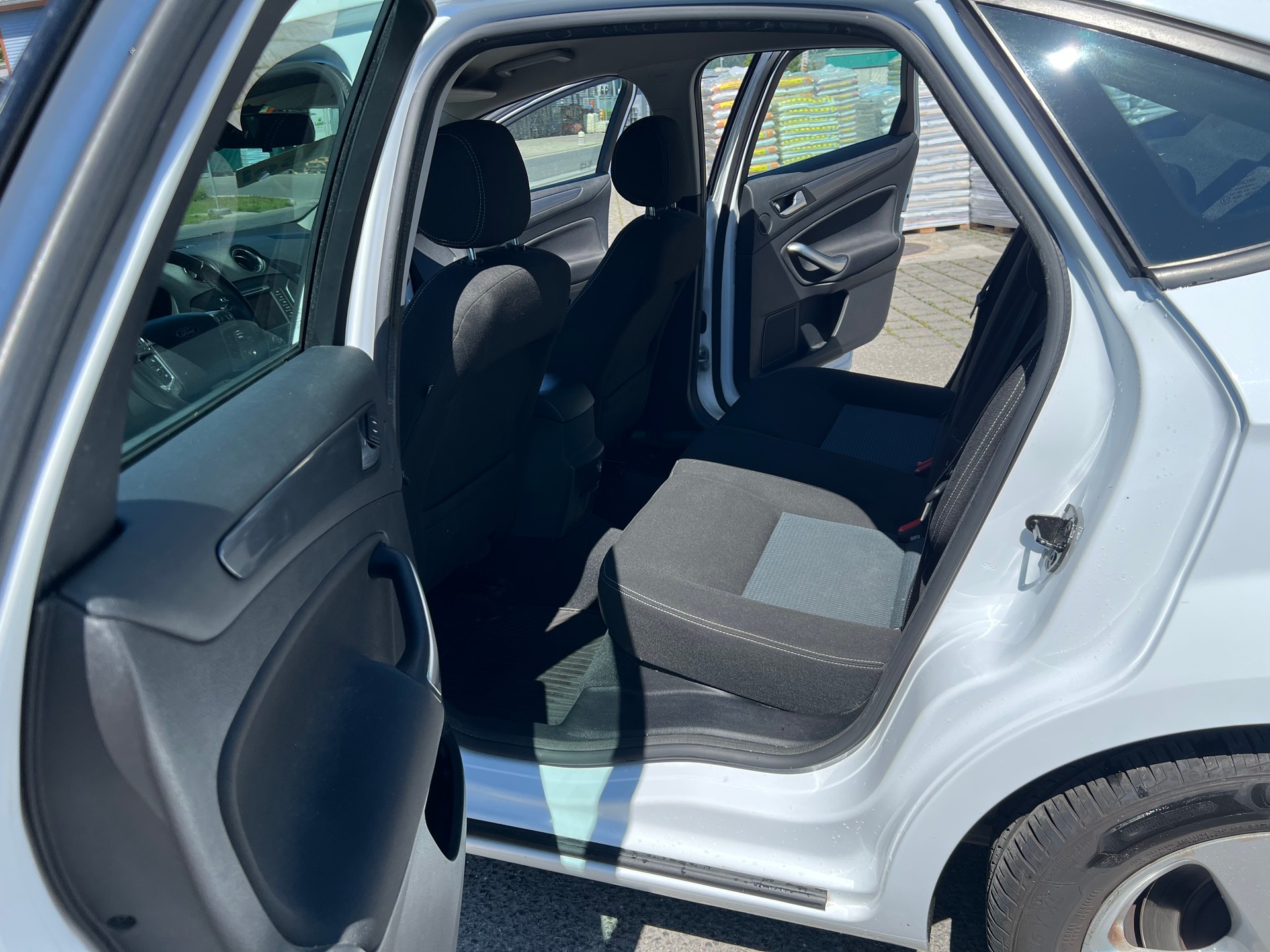 FORD Mondeo 2.0 TDCi 16V Carving-image-9