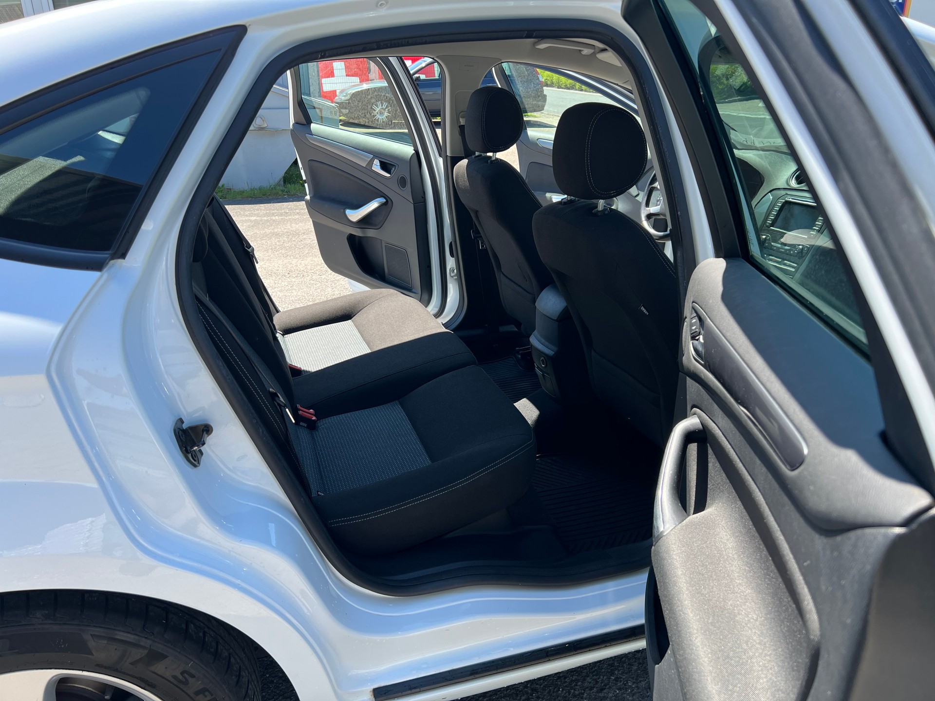 FORD Mondeo 2.0 TDCi 16V Carving-image-10