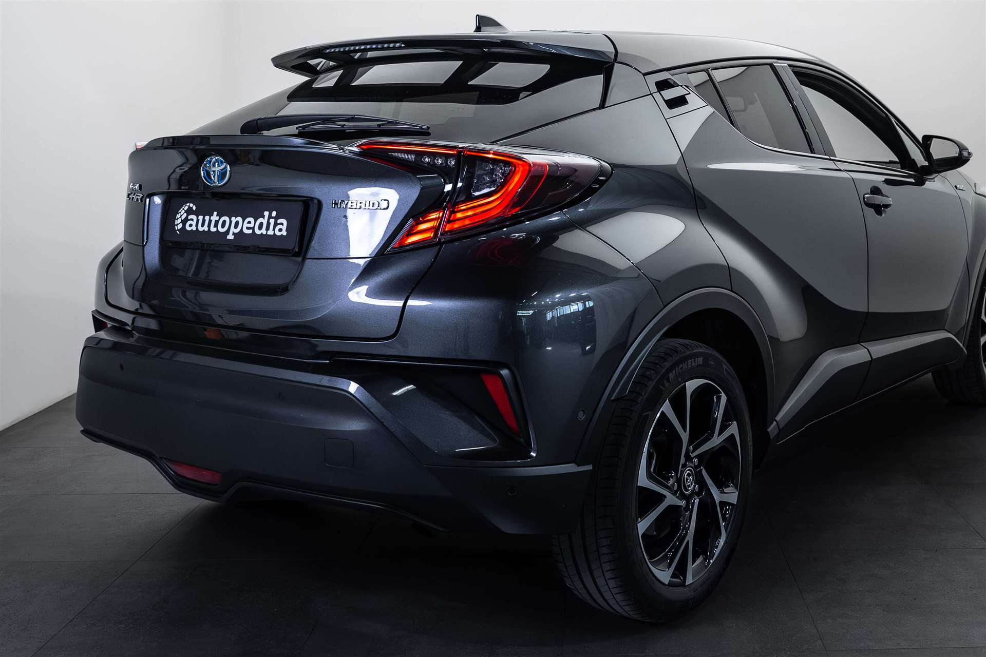 TOYOTA C-HR 1.8 HSD CVT Comfort-showroom-element-3