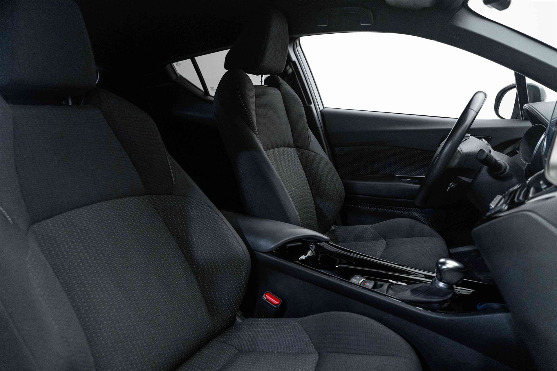 TOYOTA C-HR 1.8 HSD CVT Comfort-image-11