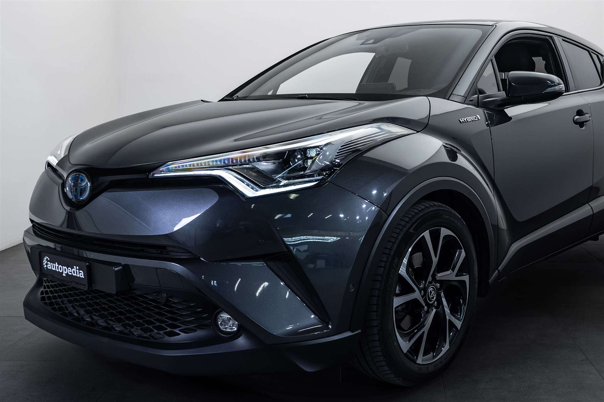 TOYOTA C-HR 1.8 HSD CVT Comfort-showroom-element-1