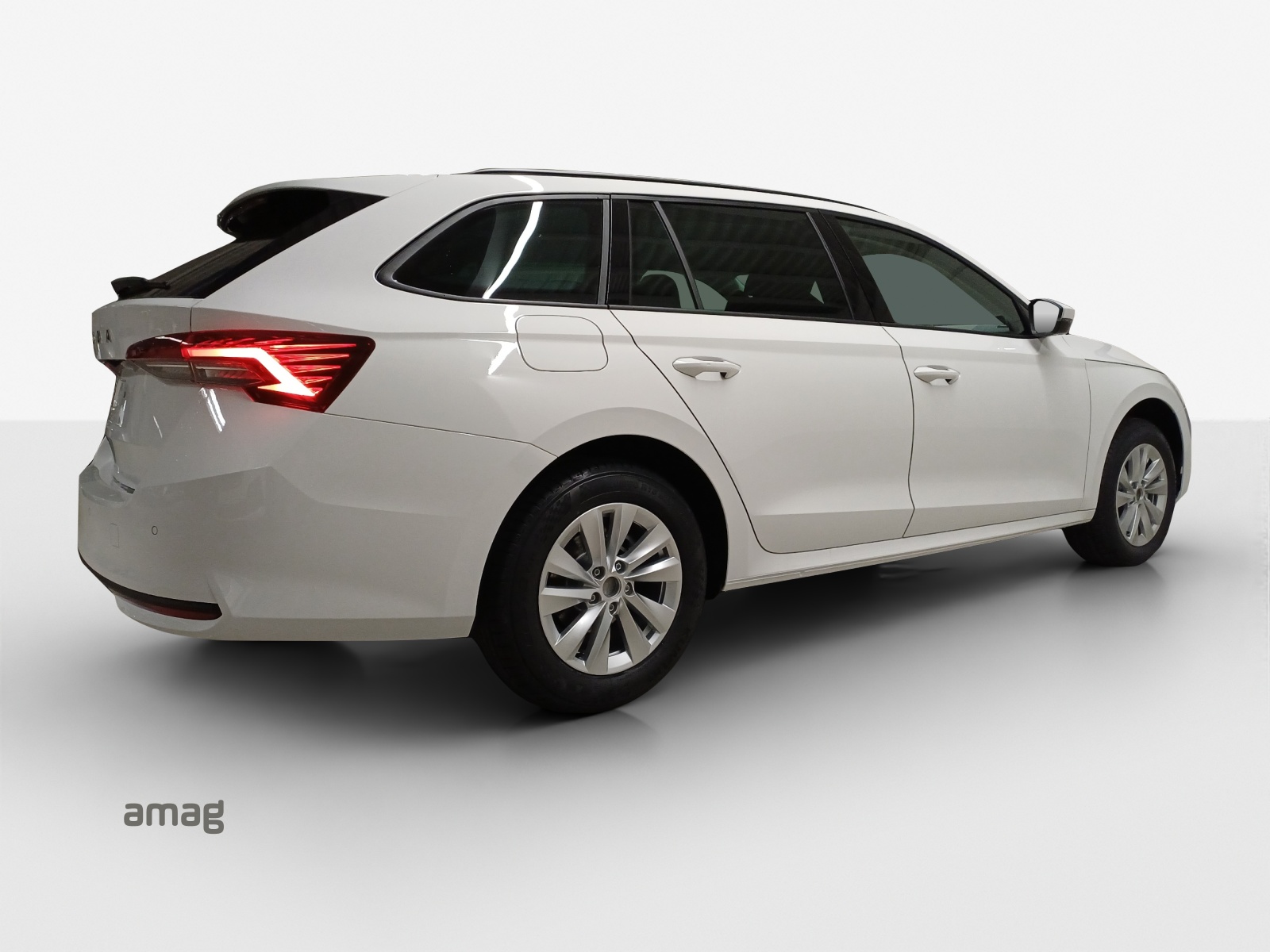 SKODA Octavia Combi 1.5 TSI mHEV DSG Dynamic-image-5
