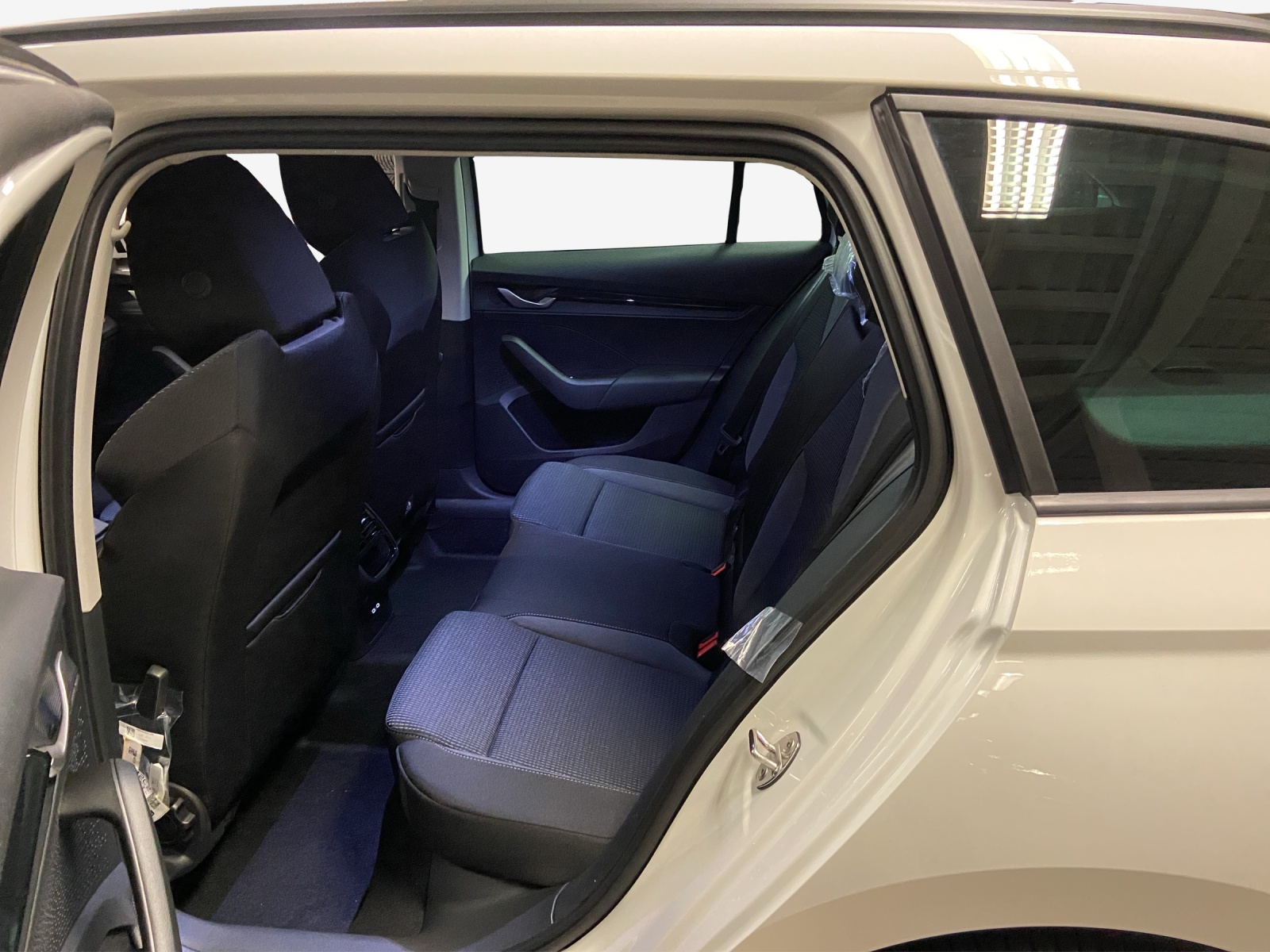 SKODA Octavia Combi 1.5 TSI mHEV DSG Dynamic-image-4
