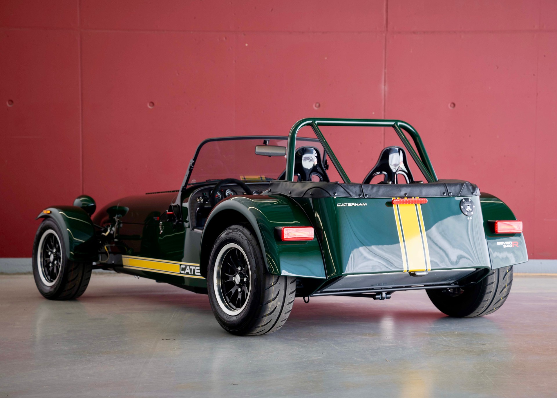 CATERHAM Seven 340R SV (MY26, Swiss new car, Vintage Green paint, 24-month factory warranty)-showroom-element-1