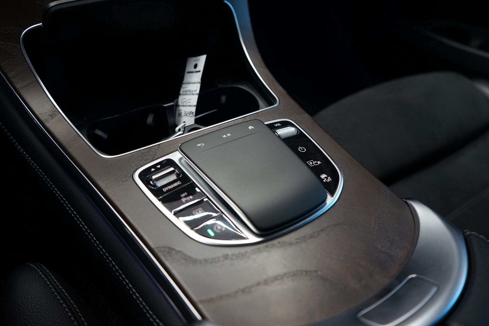 MERCEDES-BENZ GLC 300 AMG Line 4Matic 9G-Tronic-image-13